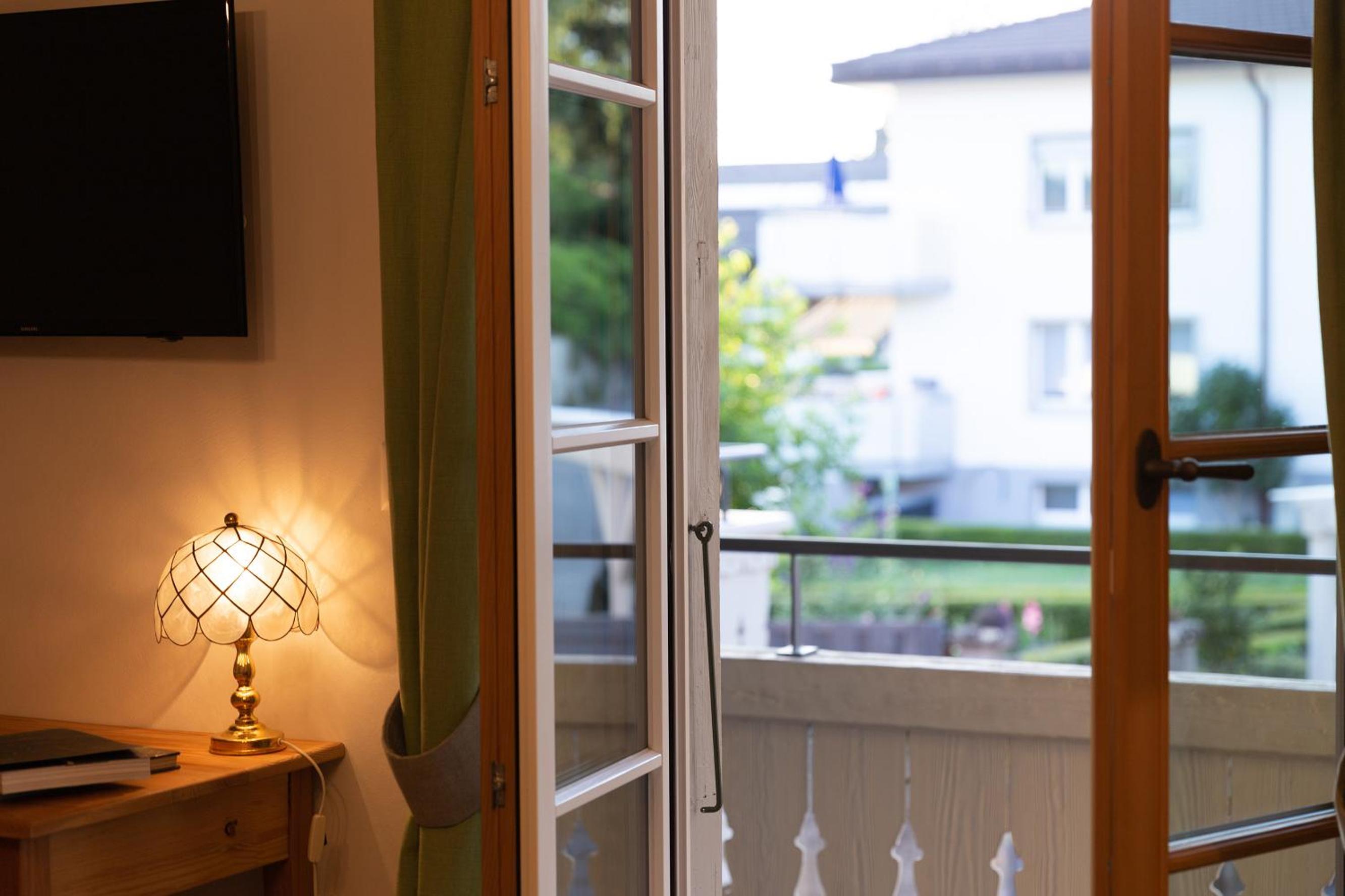 Studio with Balcony - Photo 3