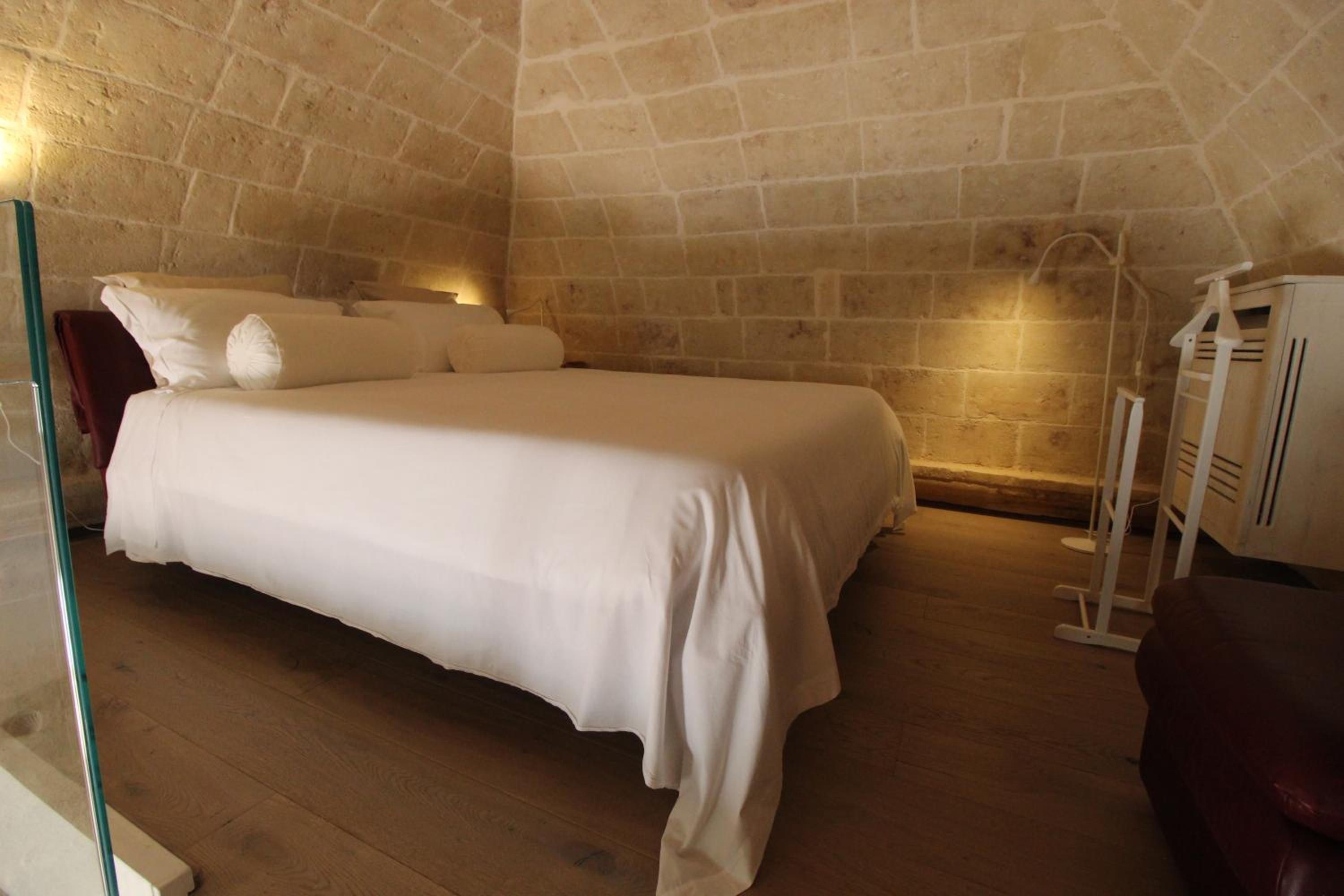 One-Bedroom House - Photo 11
