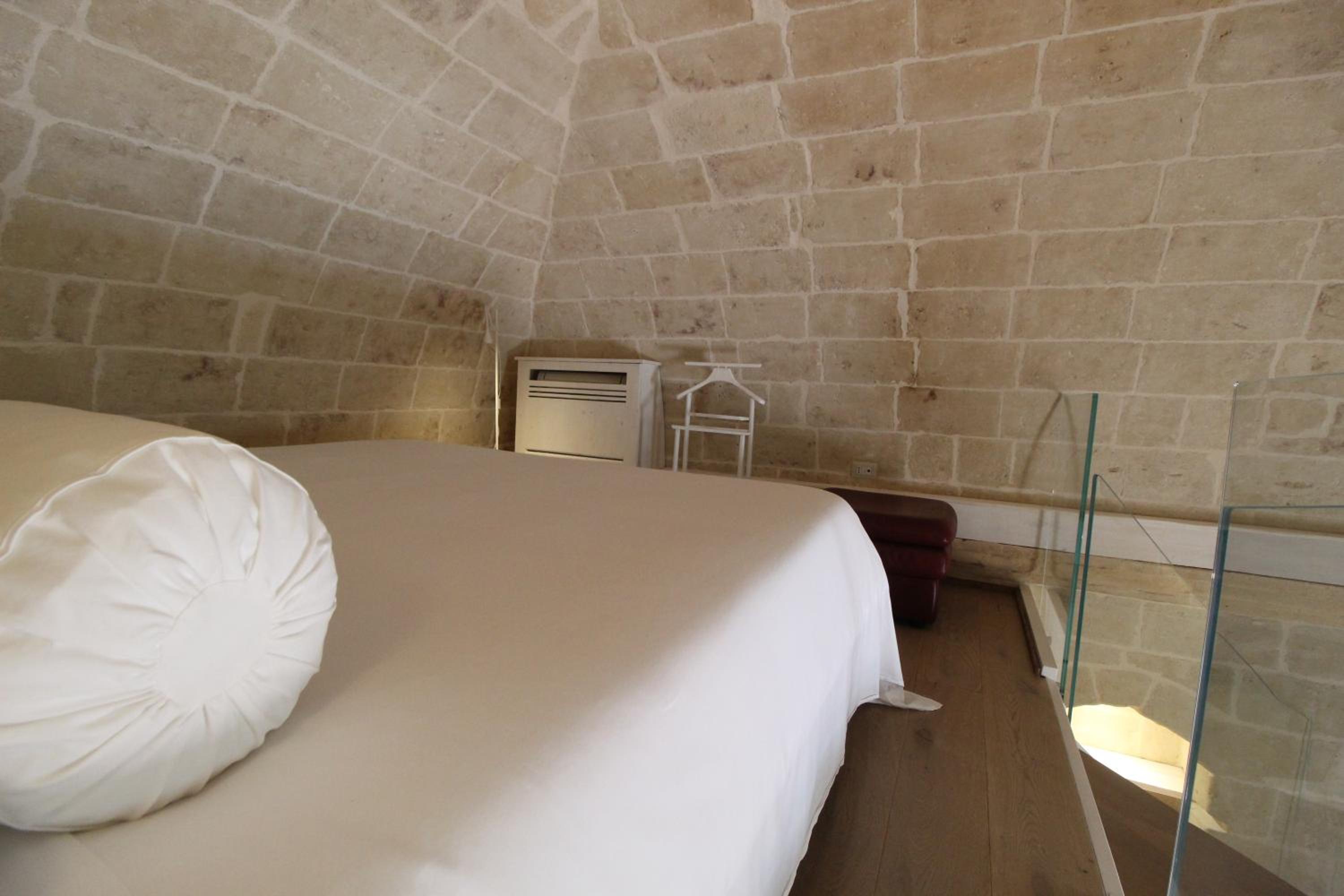 One-Bedroom House - Photo 25