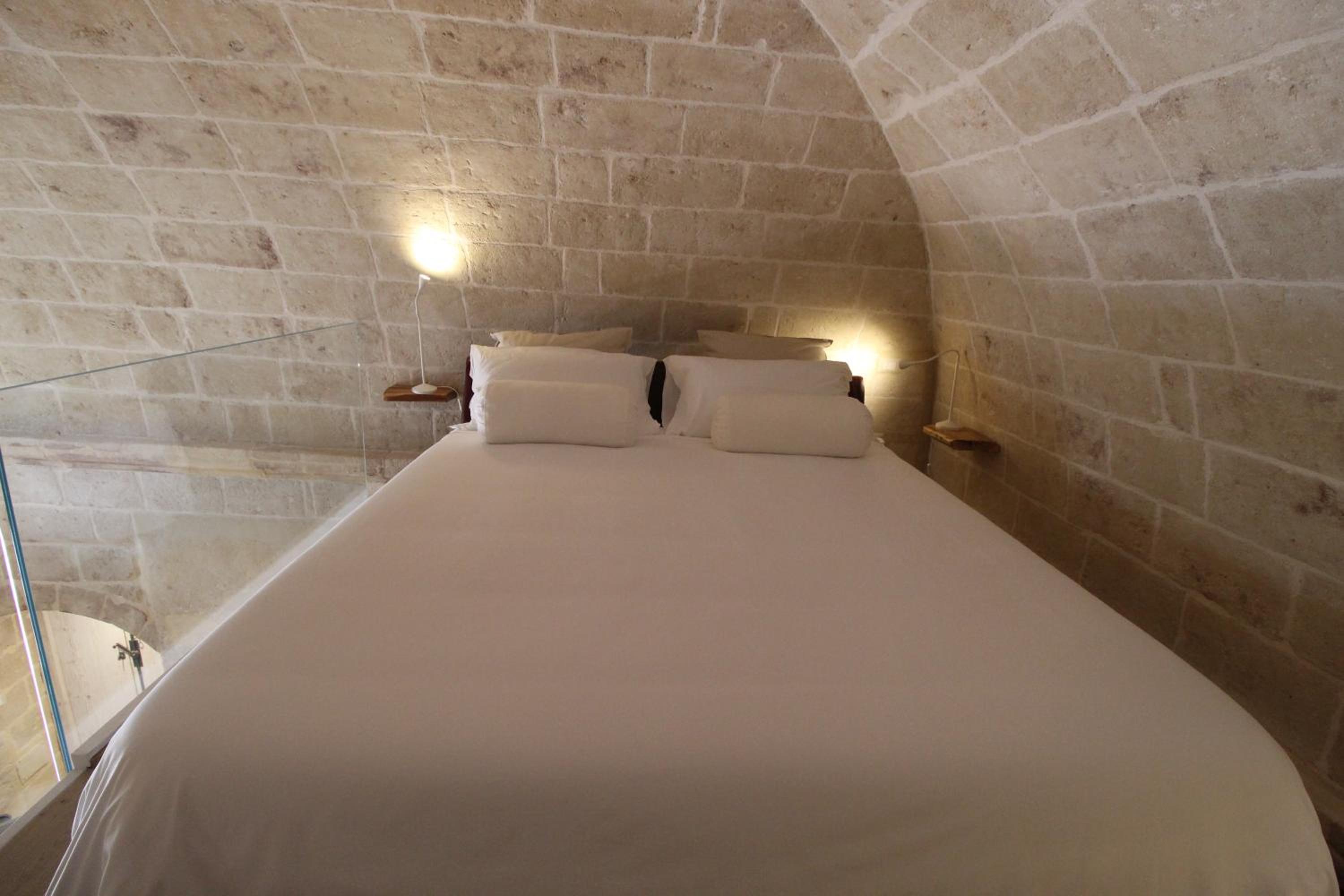 One-Bedroom House - Photo 2