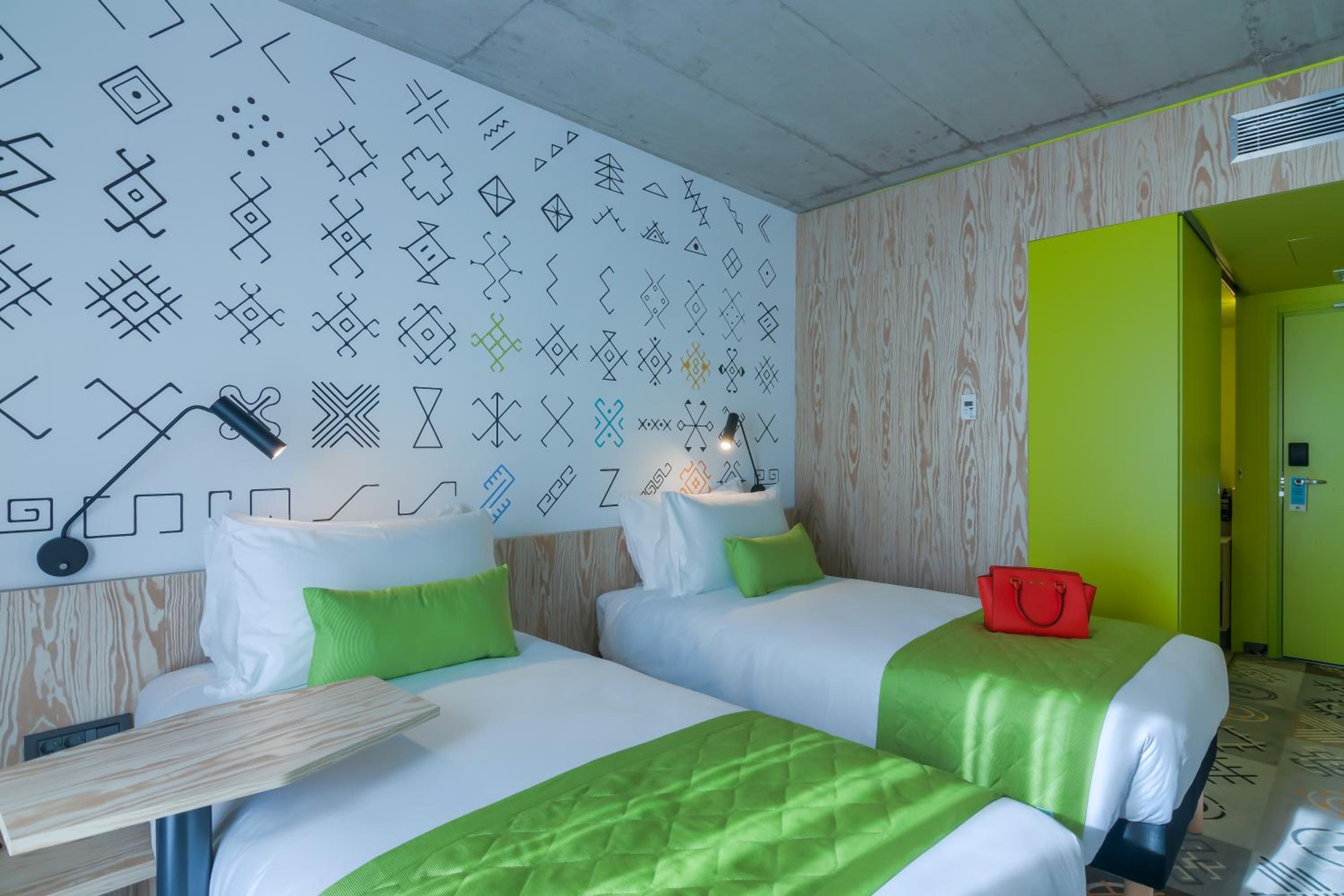 Standard Twin Room - Photo 11