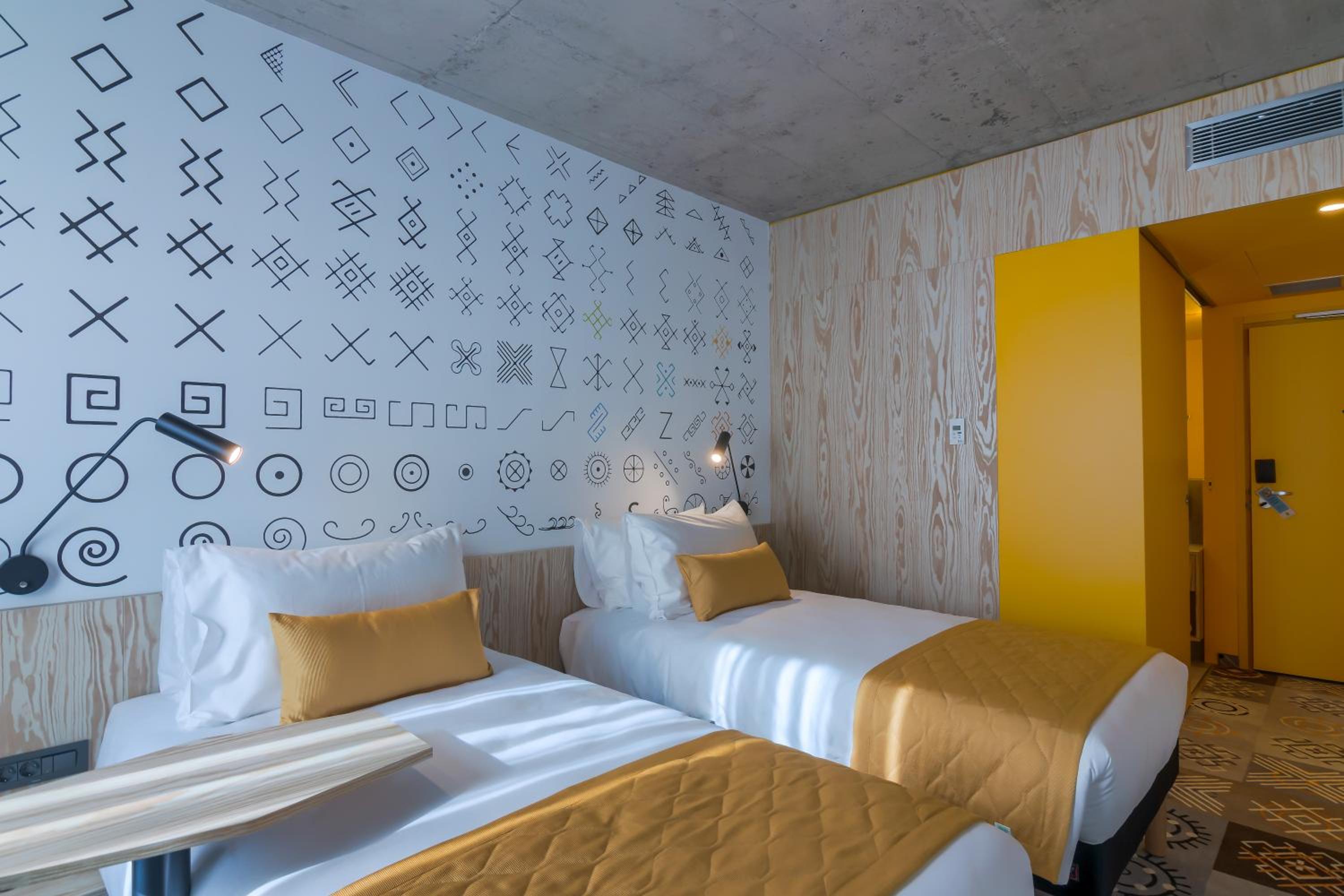 Standard Twin Room - Photo 2
