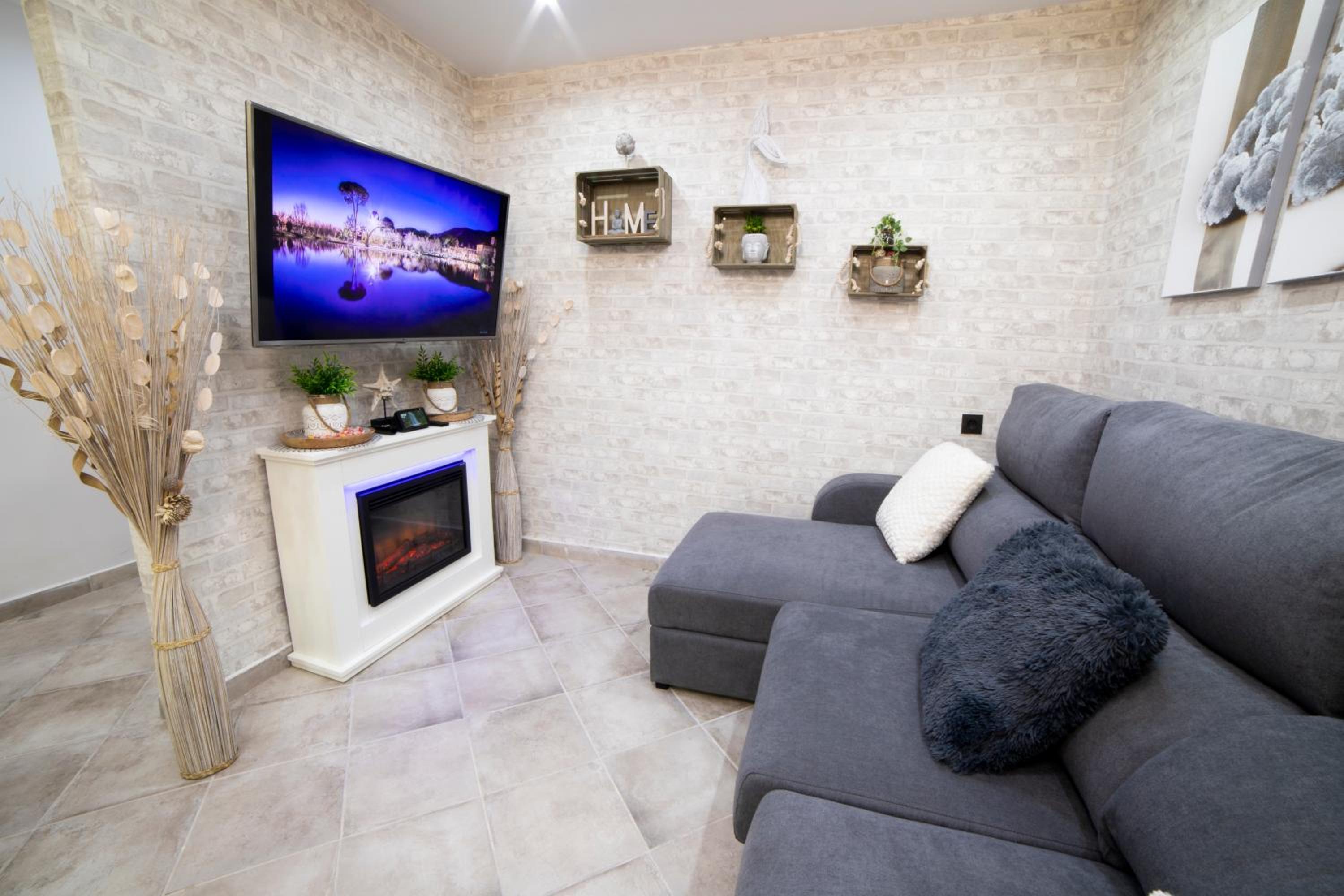 Deluxe Suite with Spa Bath - Photo 63