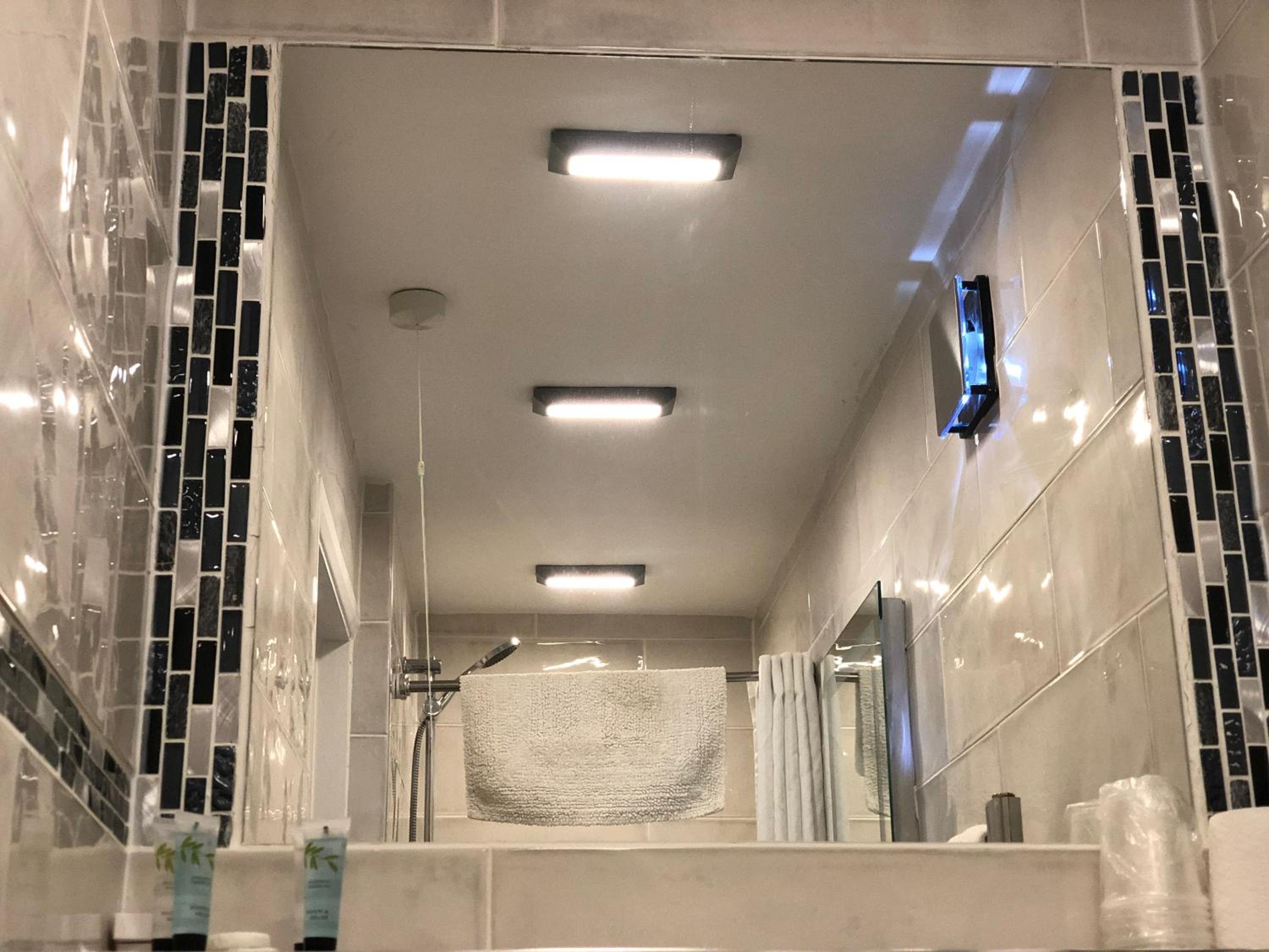 Twin Room with Private Bathroom - Photo 2