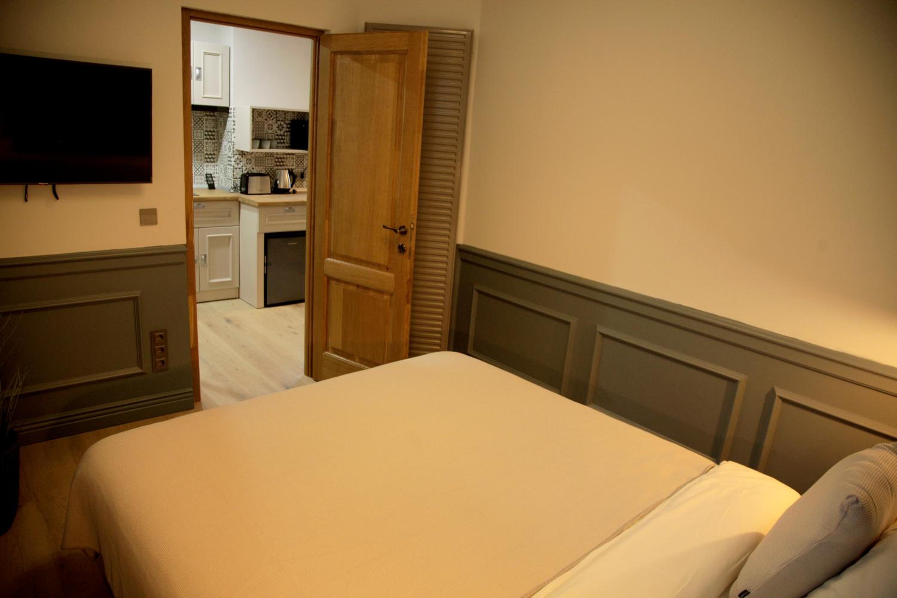 One-Bedroom Apartment - Photo 7