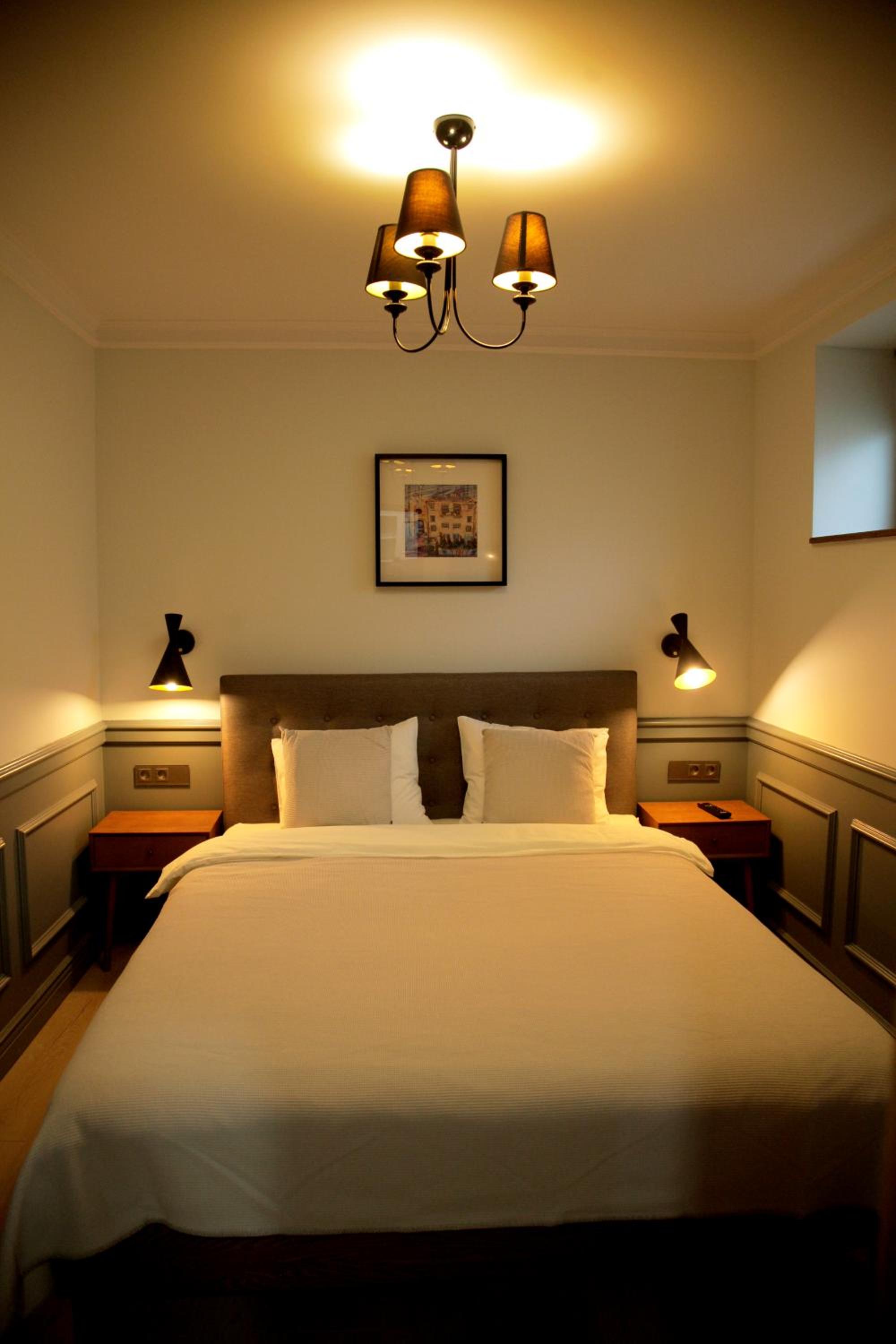 One-Bedroom Apartment - Photo 6
