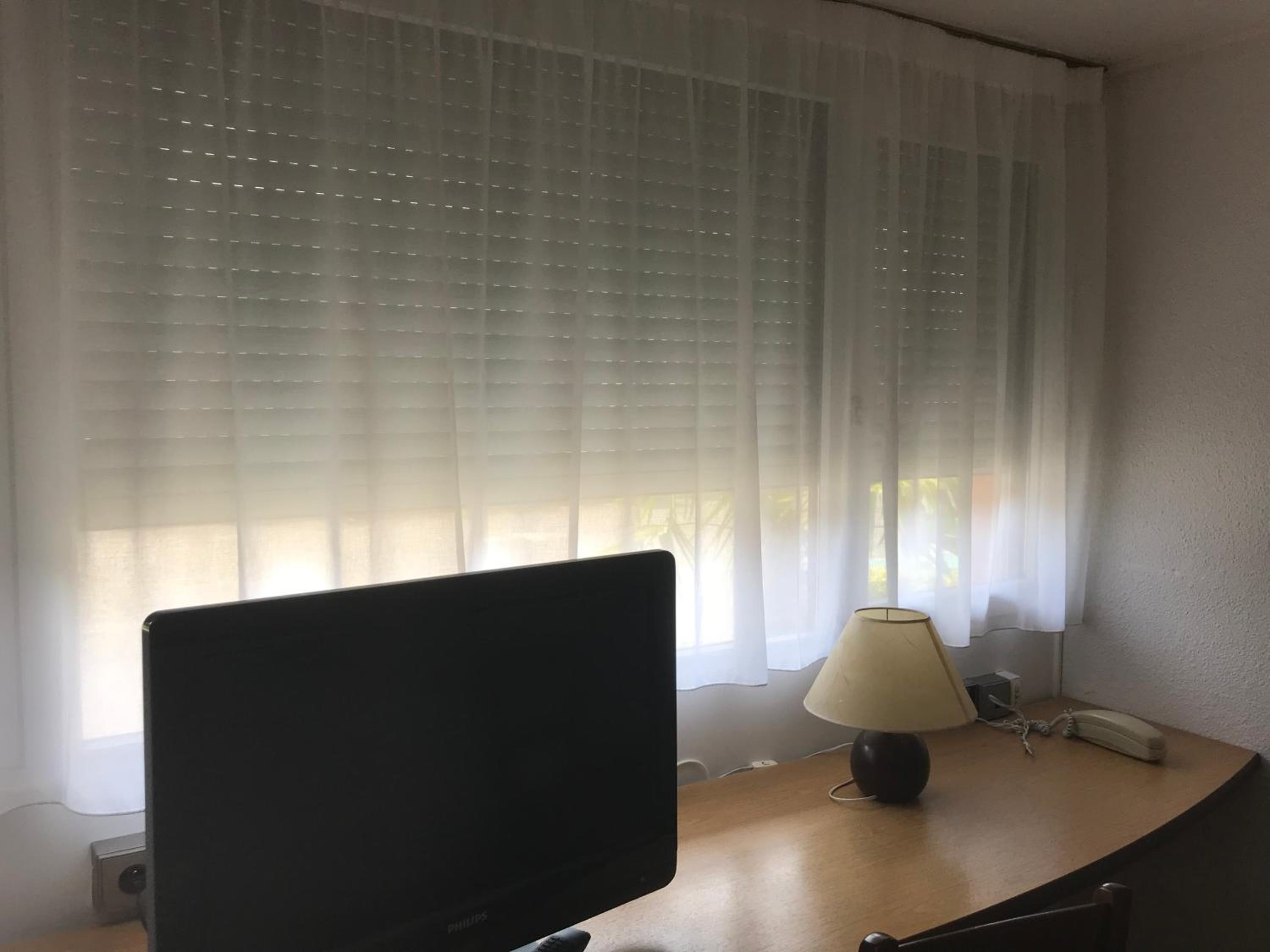 Twin Room - Photo 7