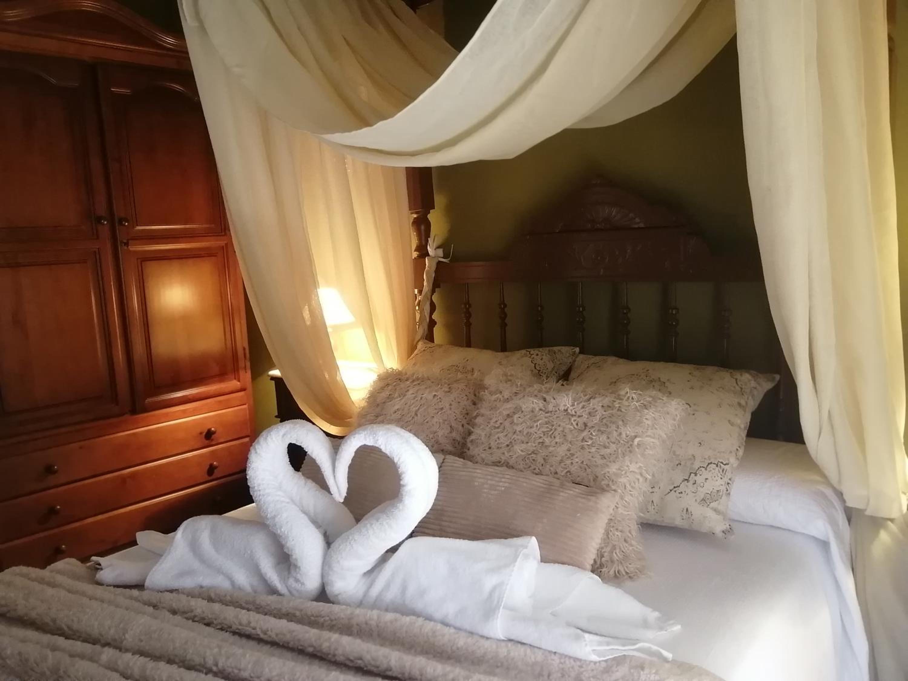 Double Room with Spa Bath - Photo 1
