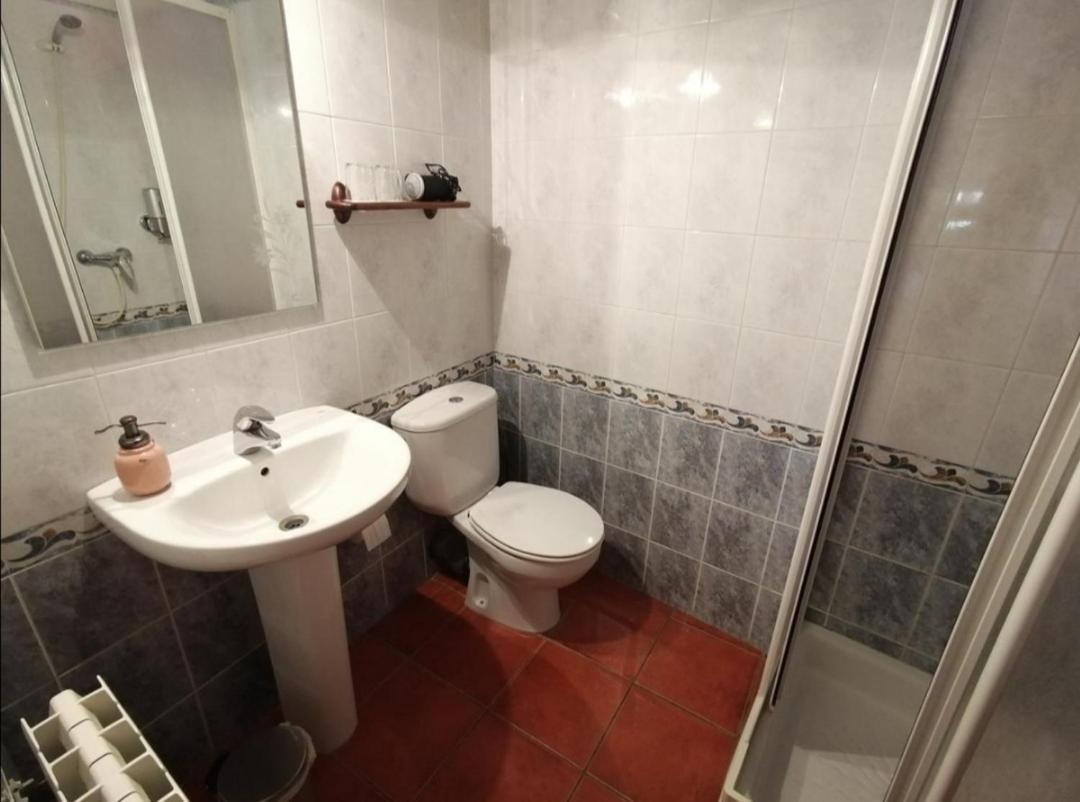 Double Room with Balcony - Photo 4