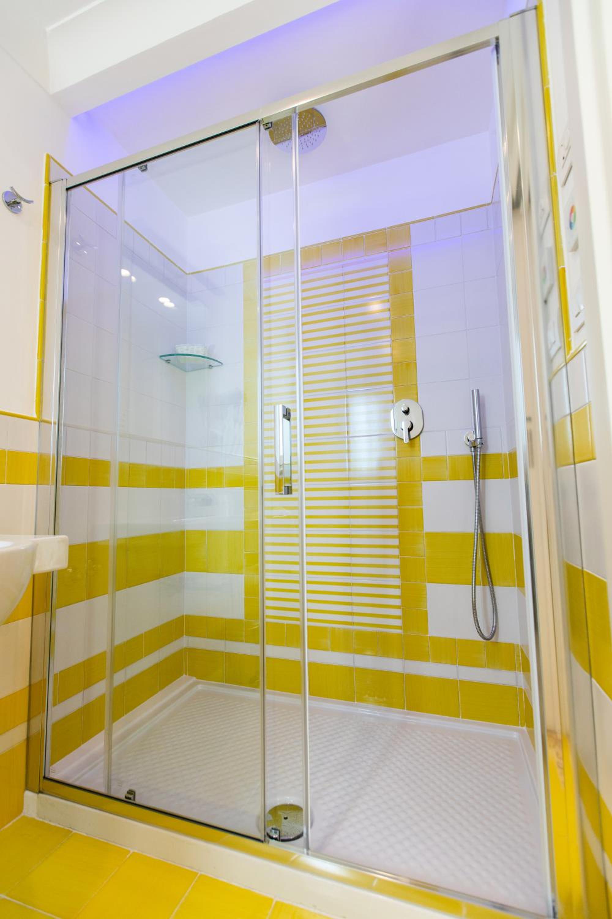 Deluxe Double Room with Balcony and Sea View - Photo 6