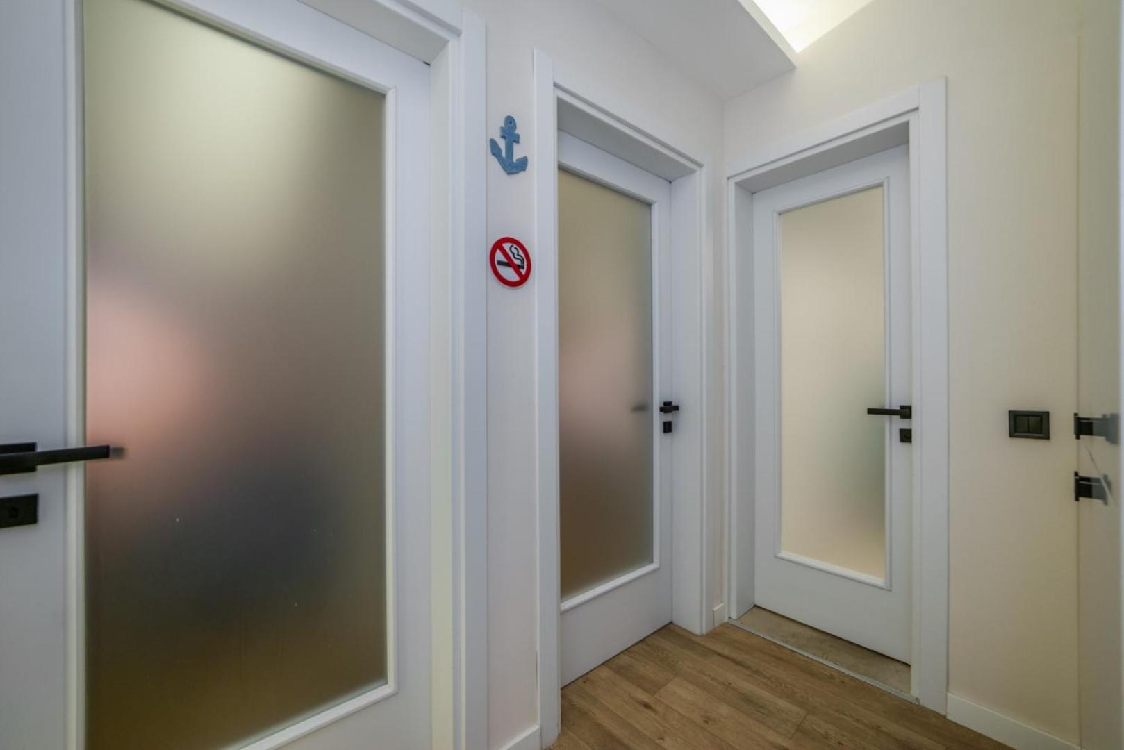 Deluxe Family Suite - Photo 2