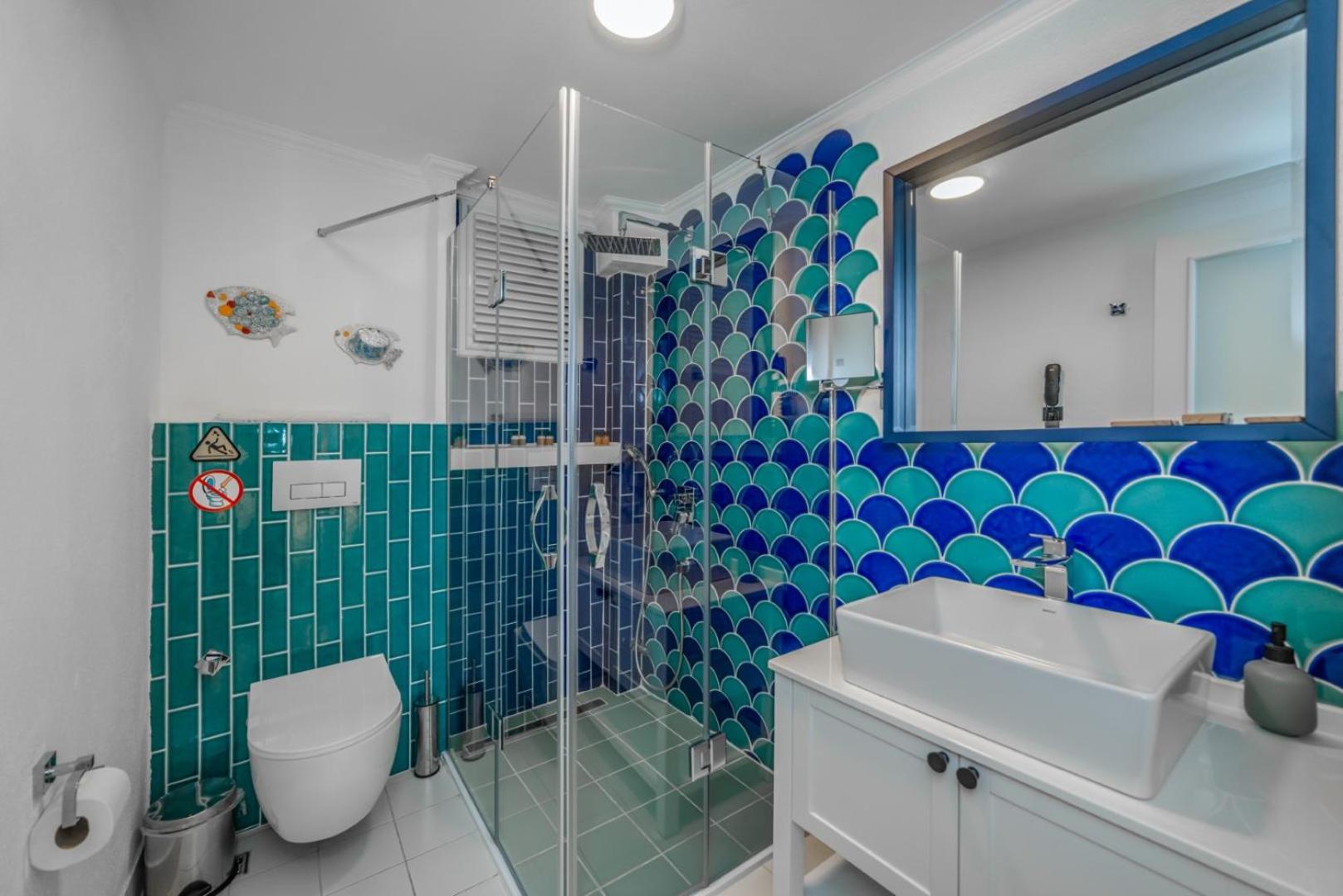 Deluxe Family Suite - Photo 3