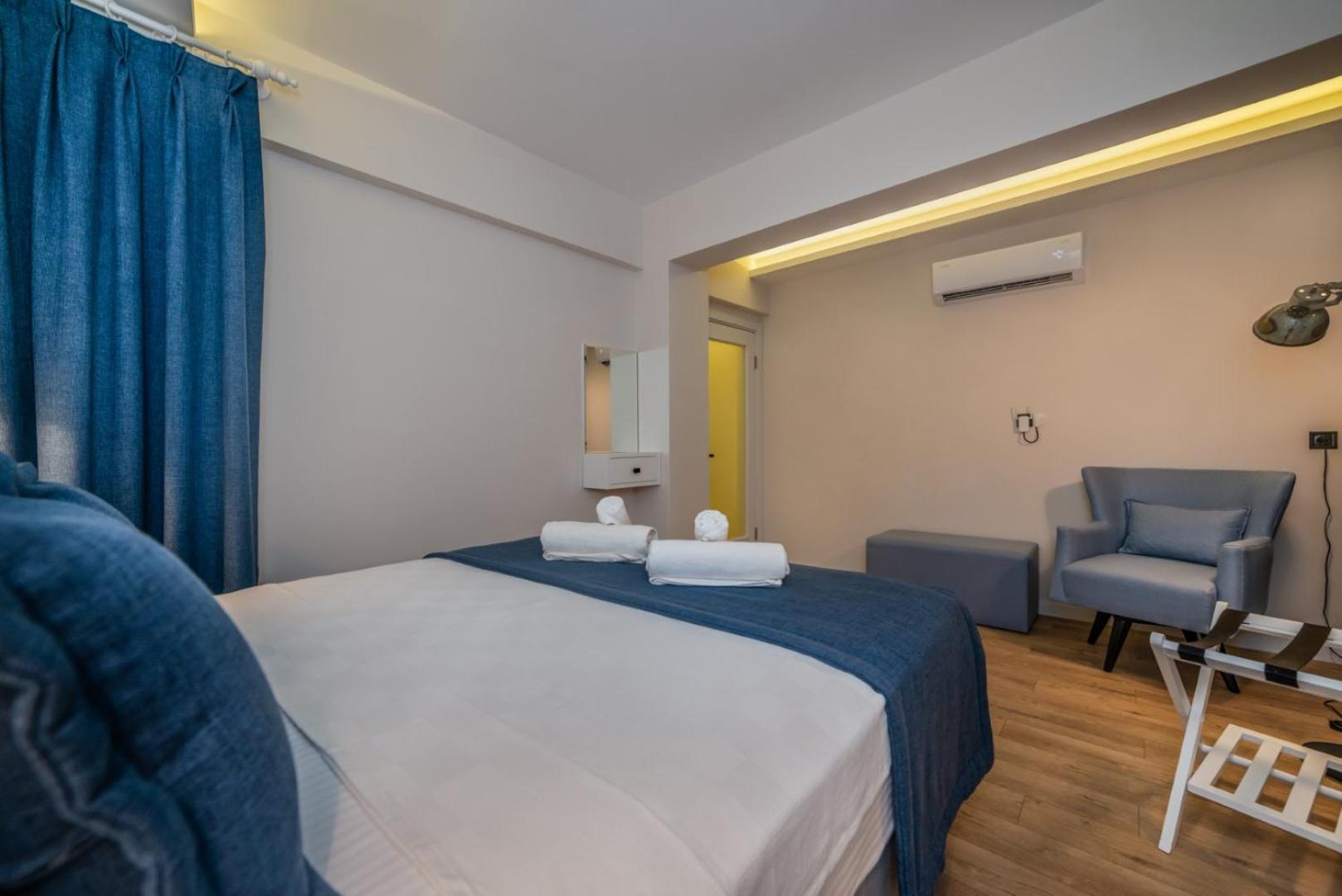 Deluxe Family Suite - Photo 4