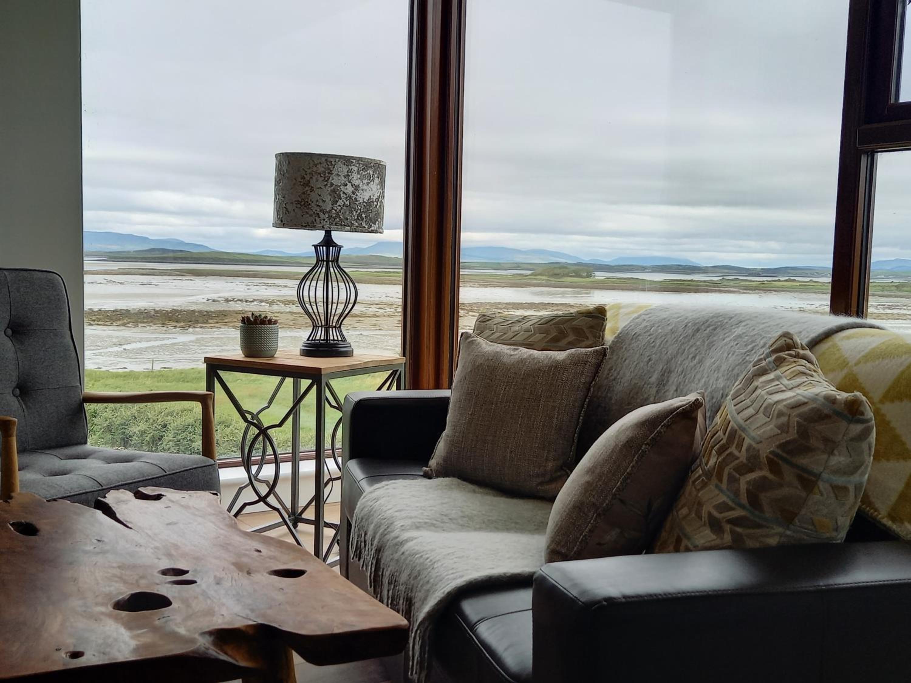 One-Bedroom Apartment with Sea View photo 3