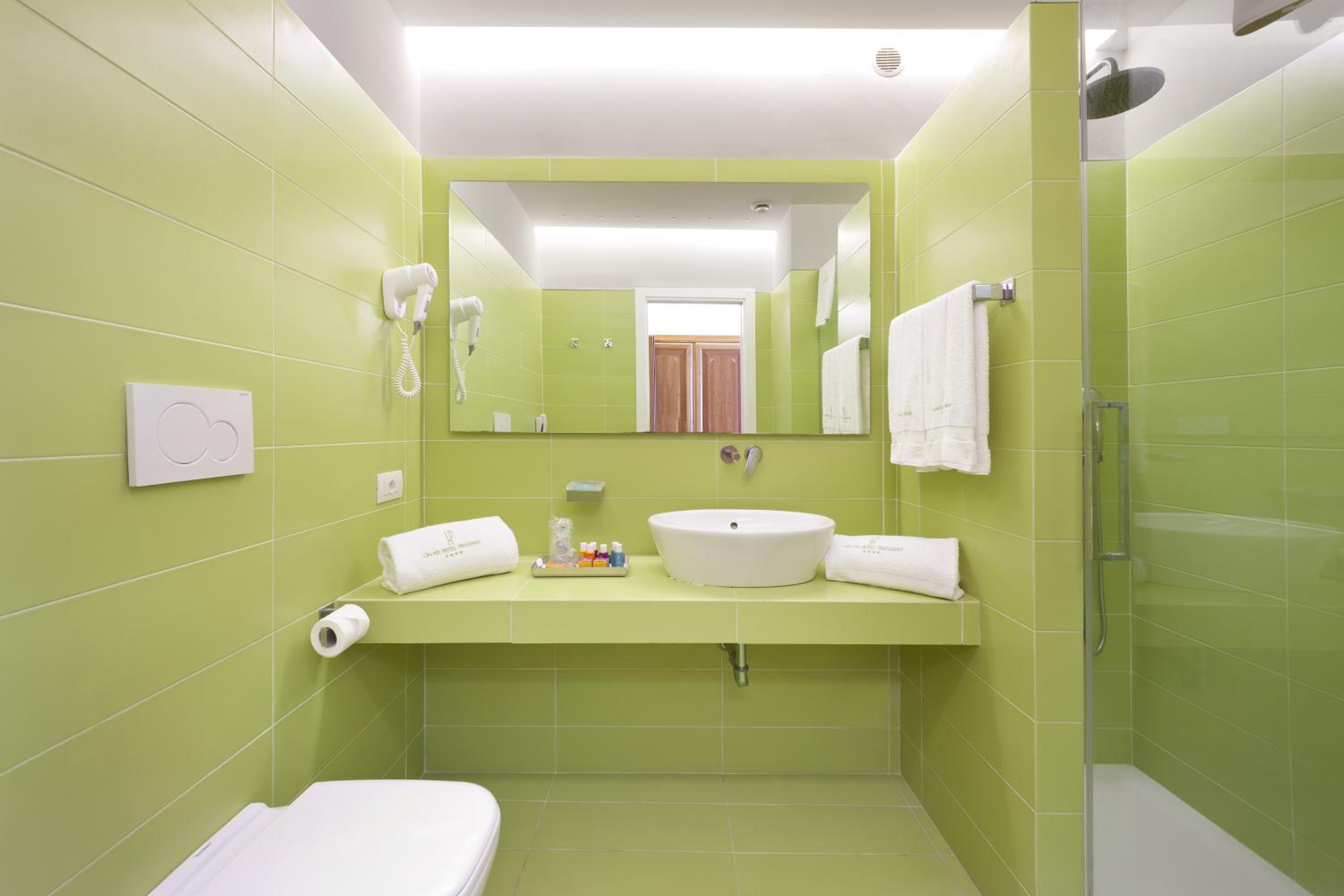 Deluxe Double or Twin Room with Sea View - Photo 3