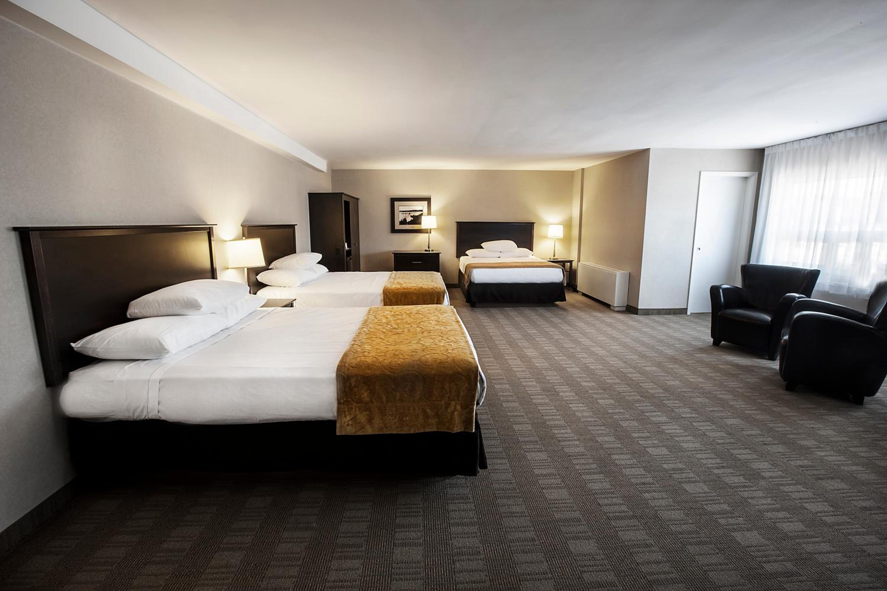 Family Suite Three Queen - Room Only