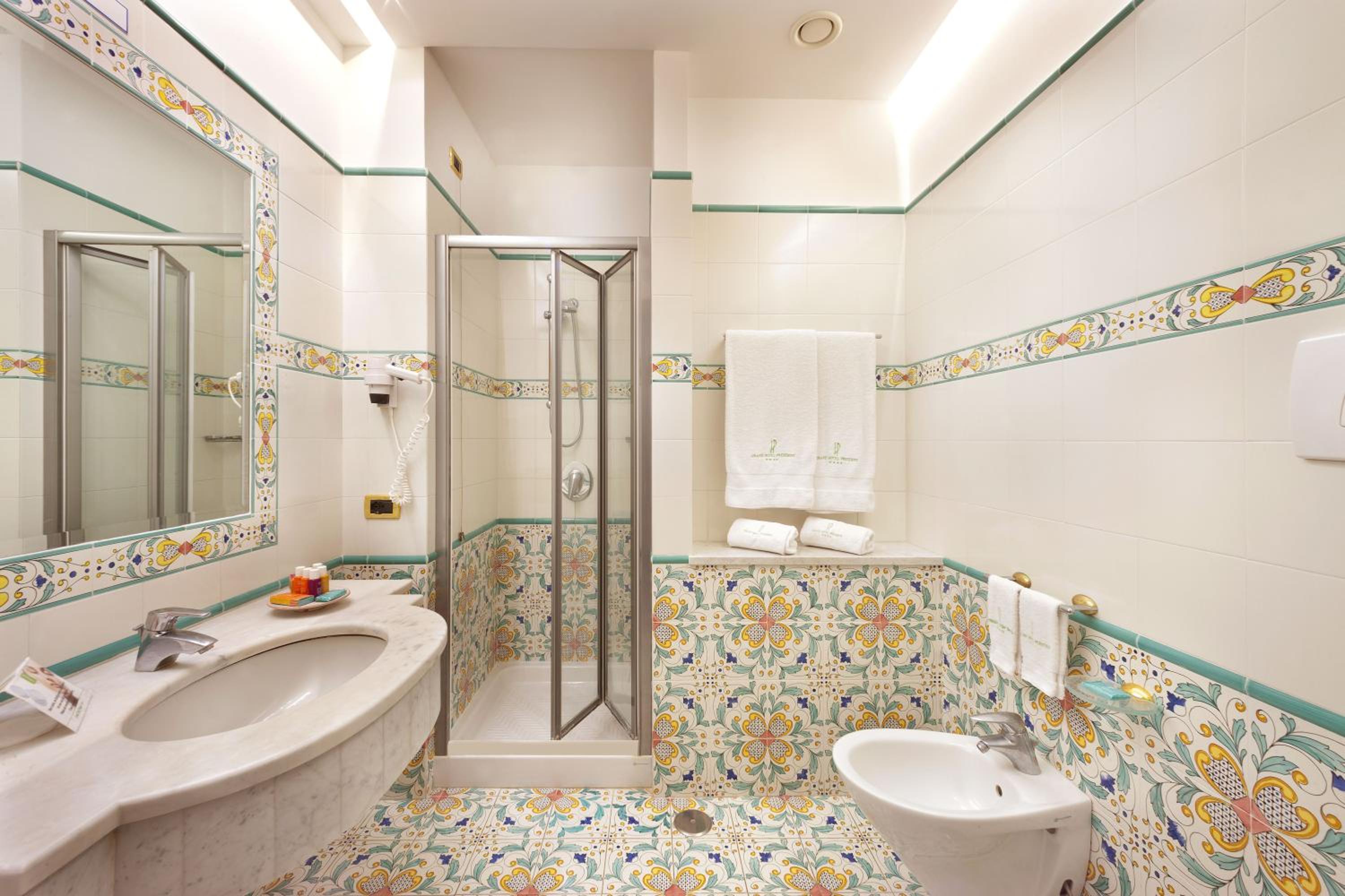 Quadruple Room - Photo 2