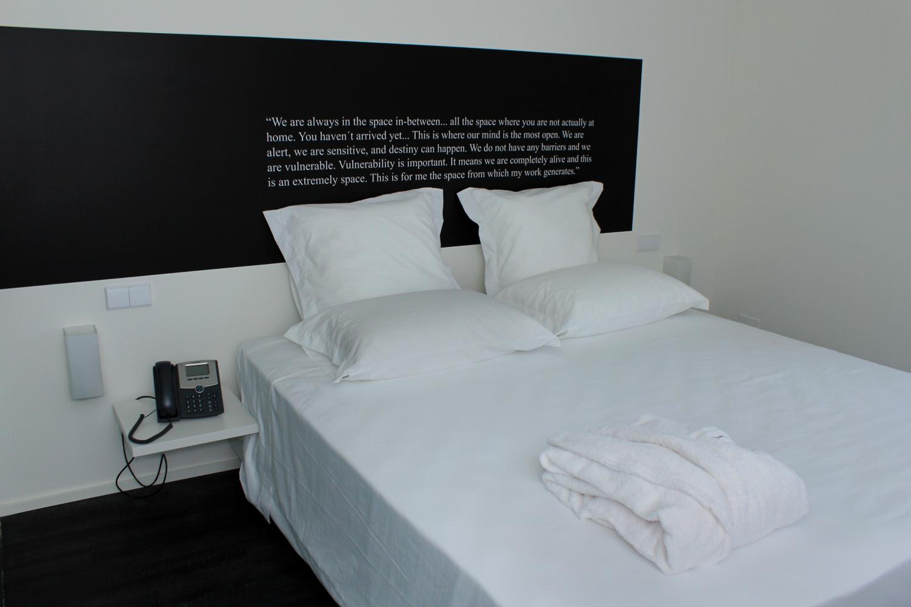 Double or Twin Room with Spa Access - Photo 9