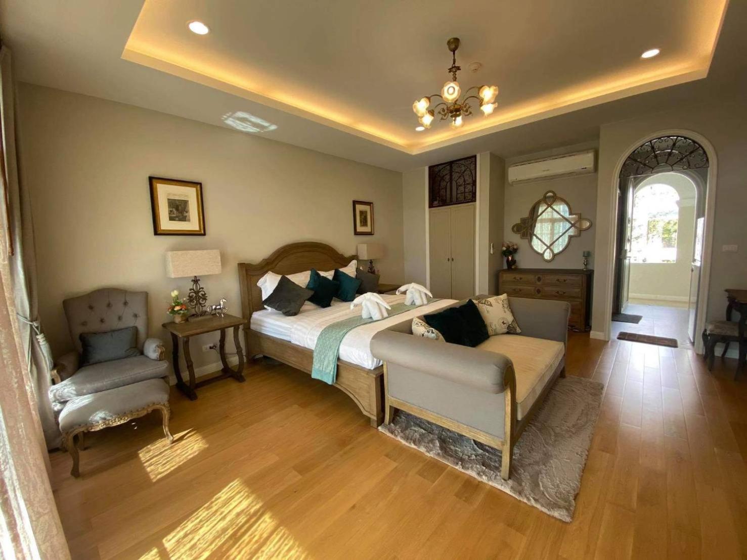 Deluxe Suite - Photo 22