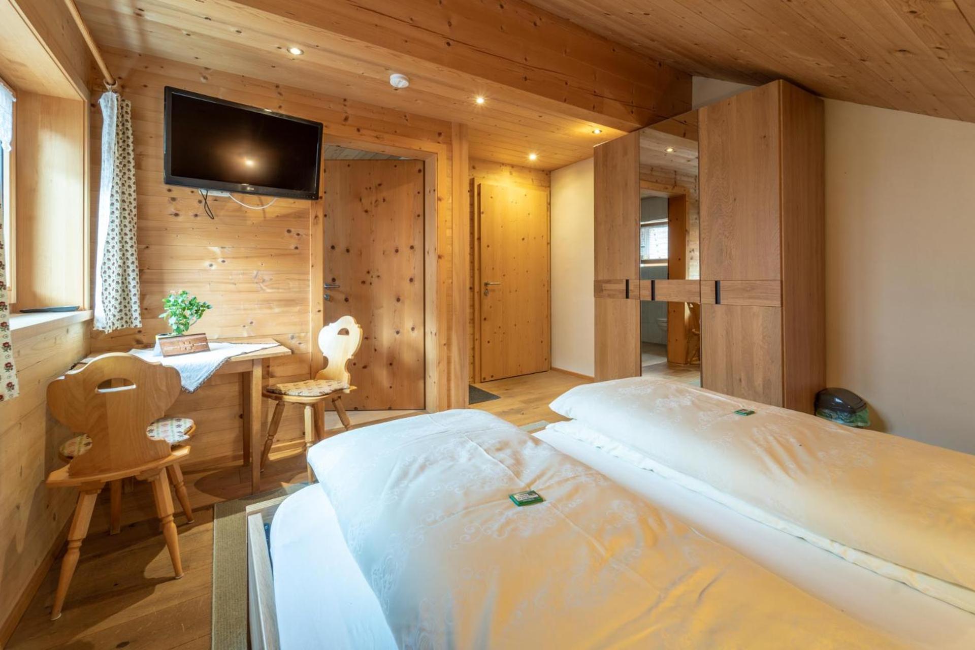 Double Room with Private Bathroom photo 3