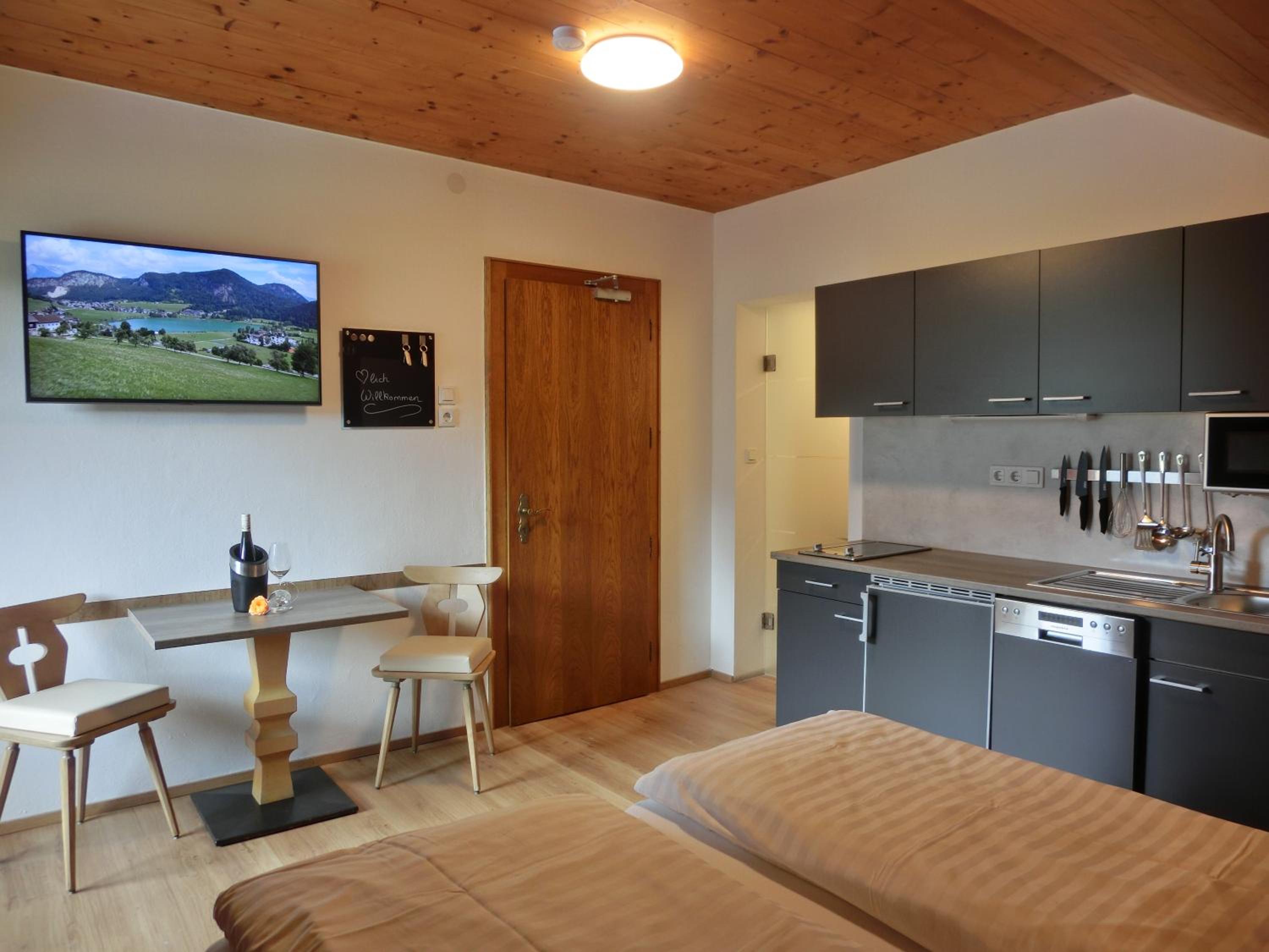 Studio Apartment with Balcony photo 1