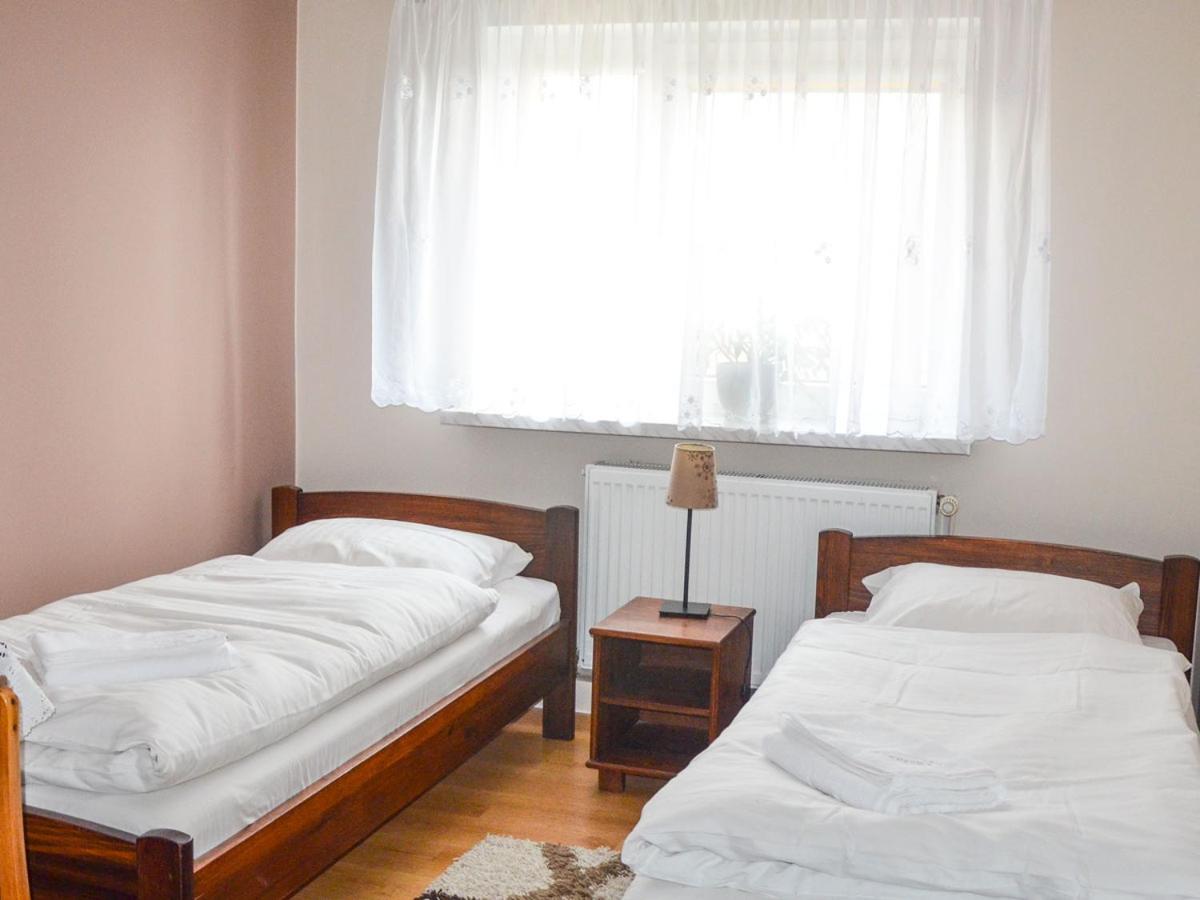 Standard Twin Room - Photo 2