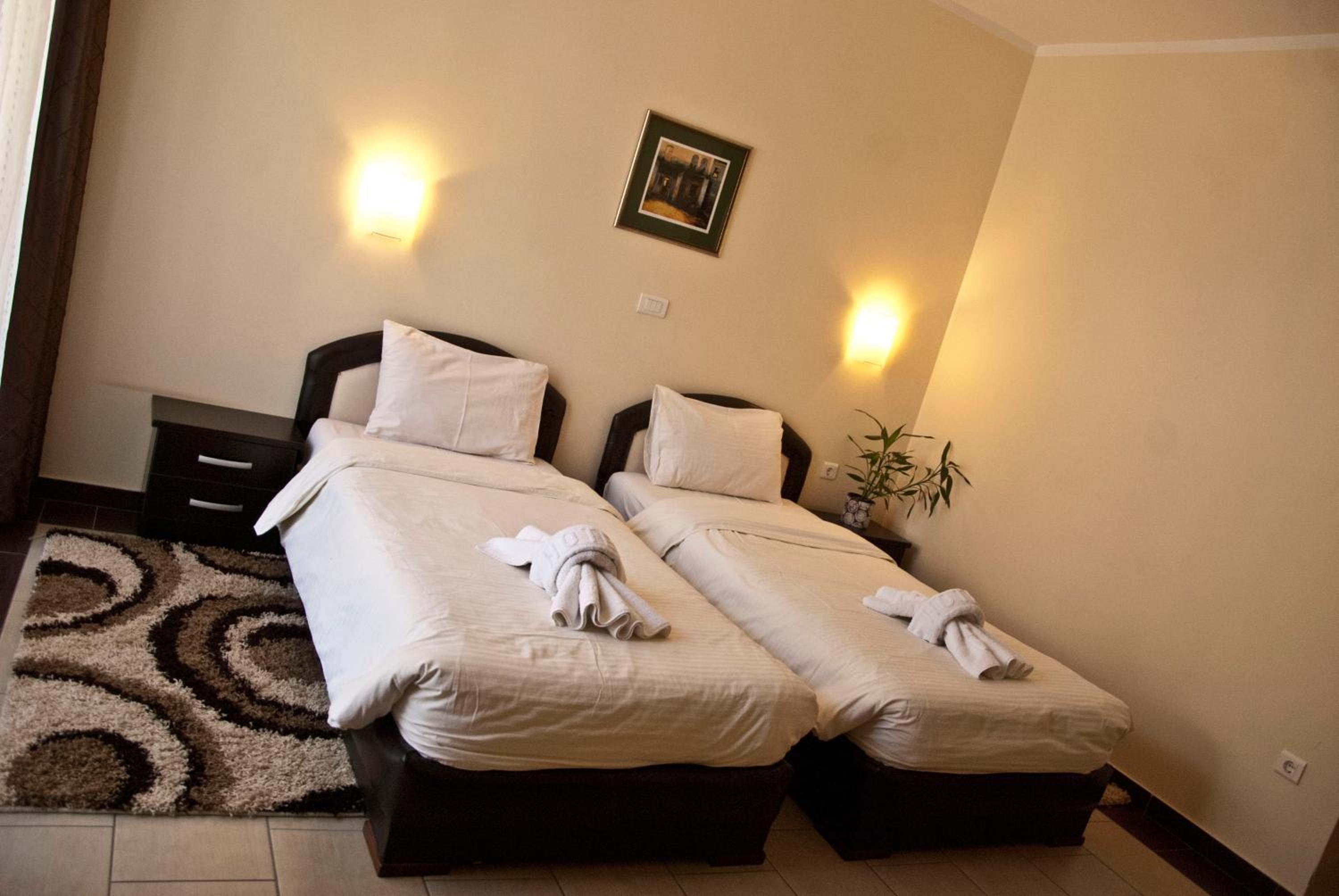 Twin Room - Photo 1