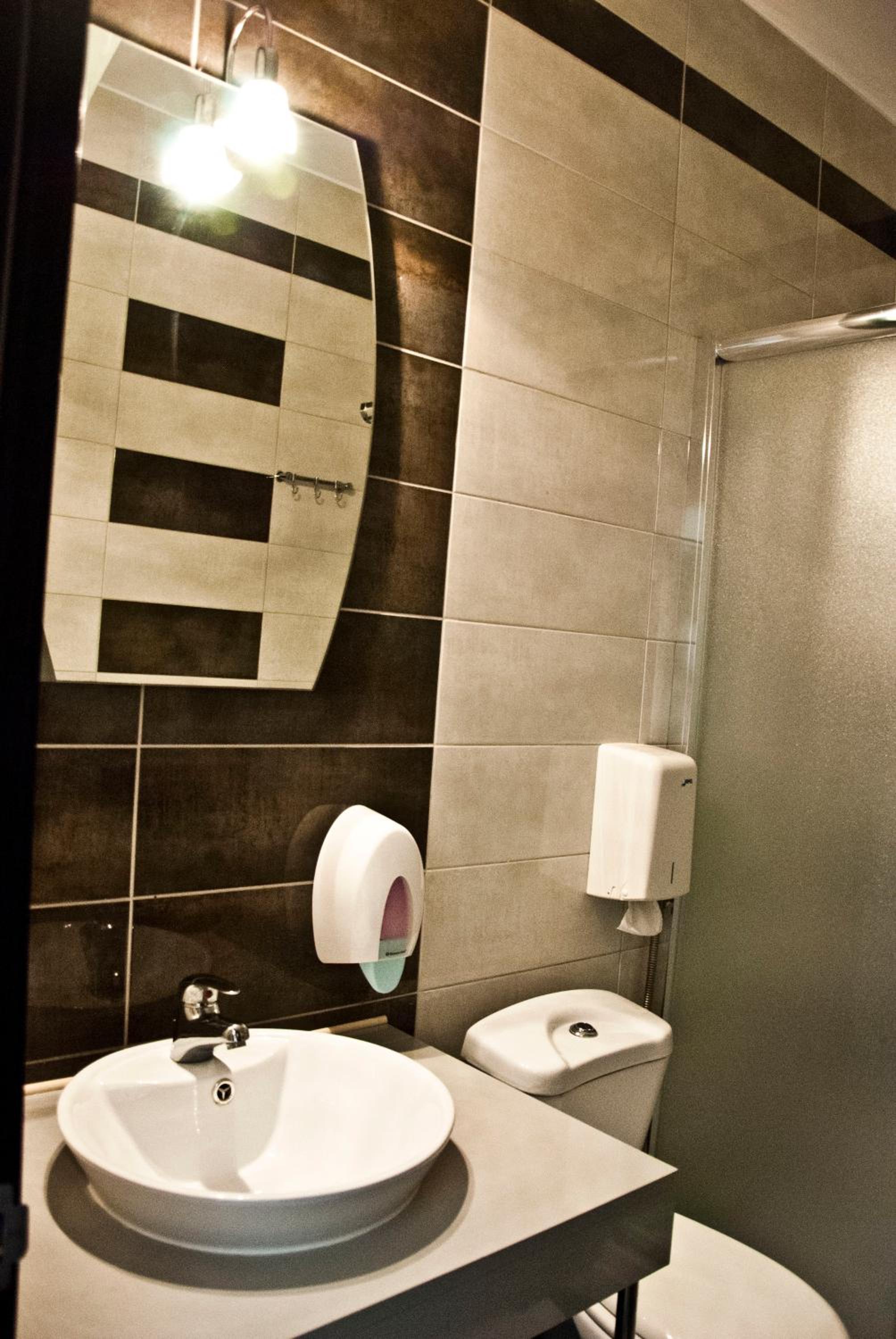 Twin Room - Photo 2
