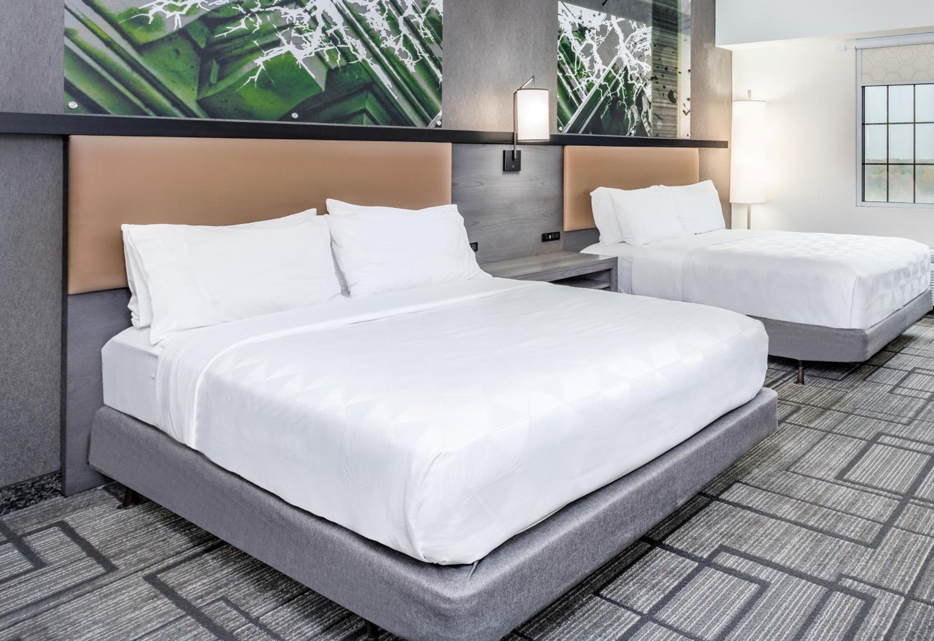 Standard Room with Two Queen Beds - Photo 1