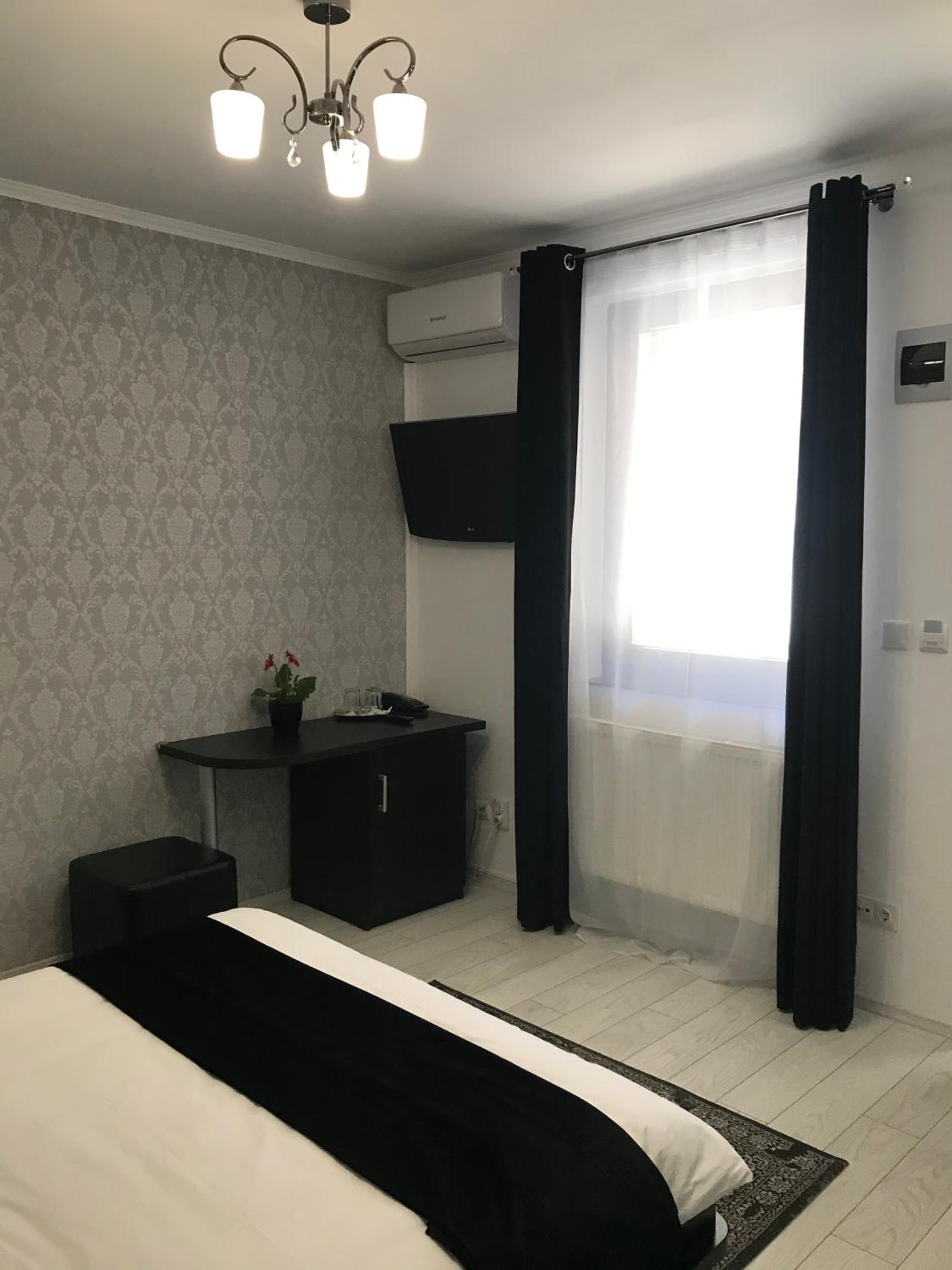 Twin Room with Private Entrance - Photo 6