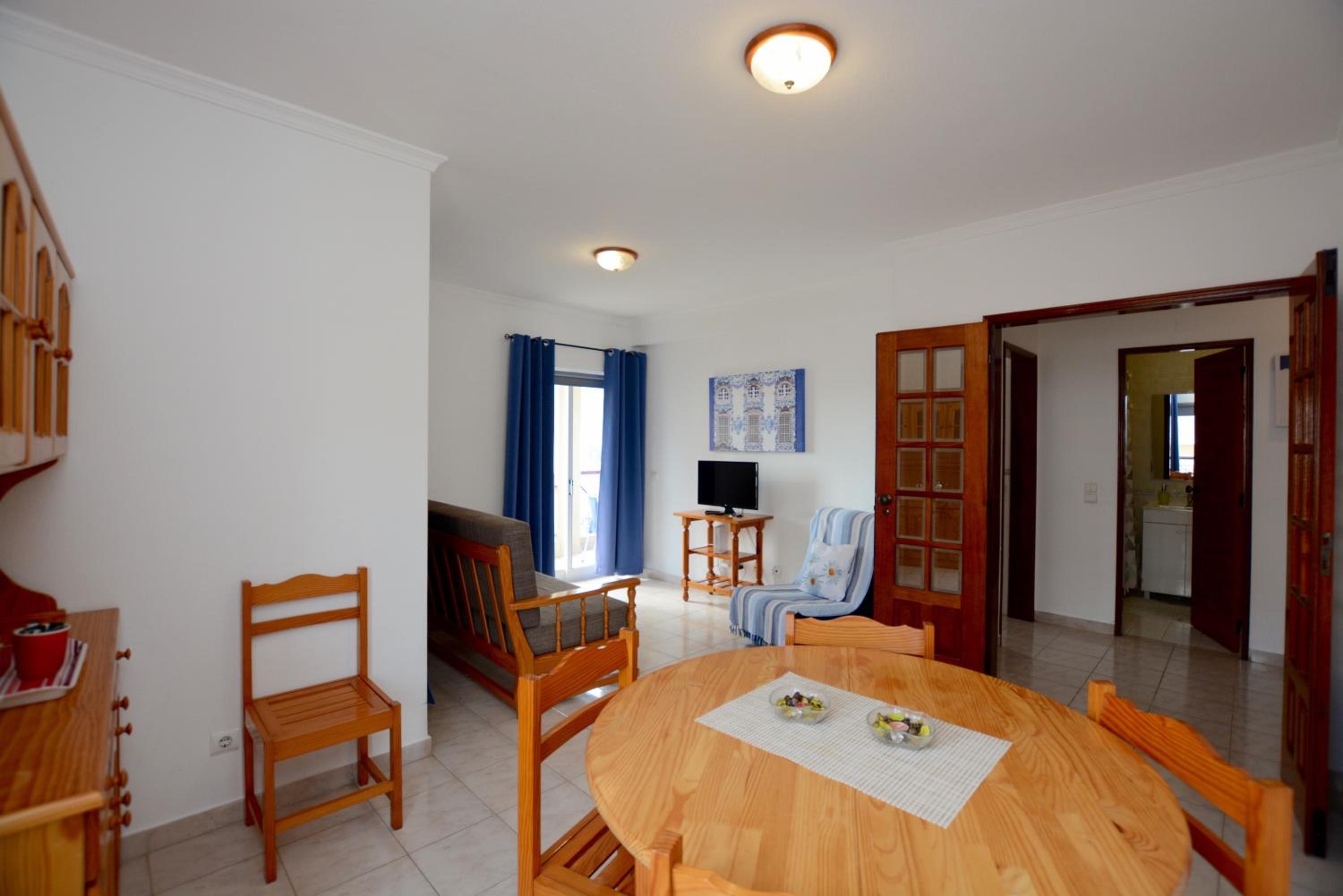 One-Bedroom Apartment photo 1