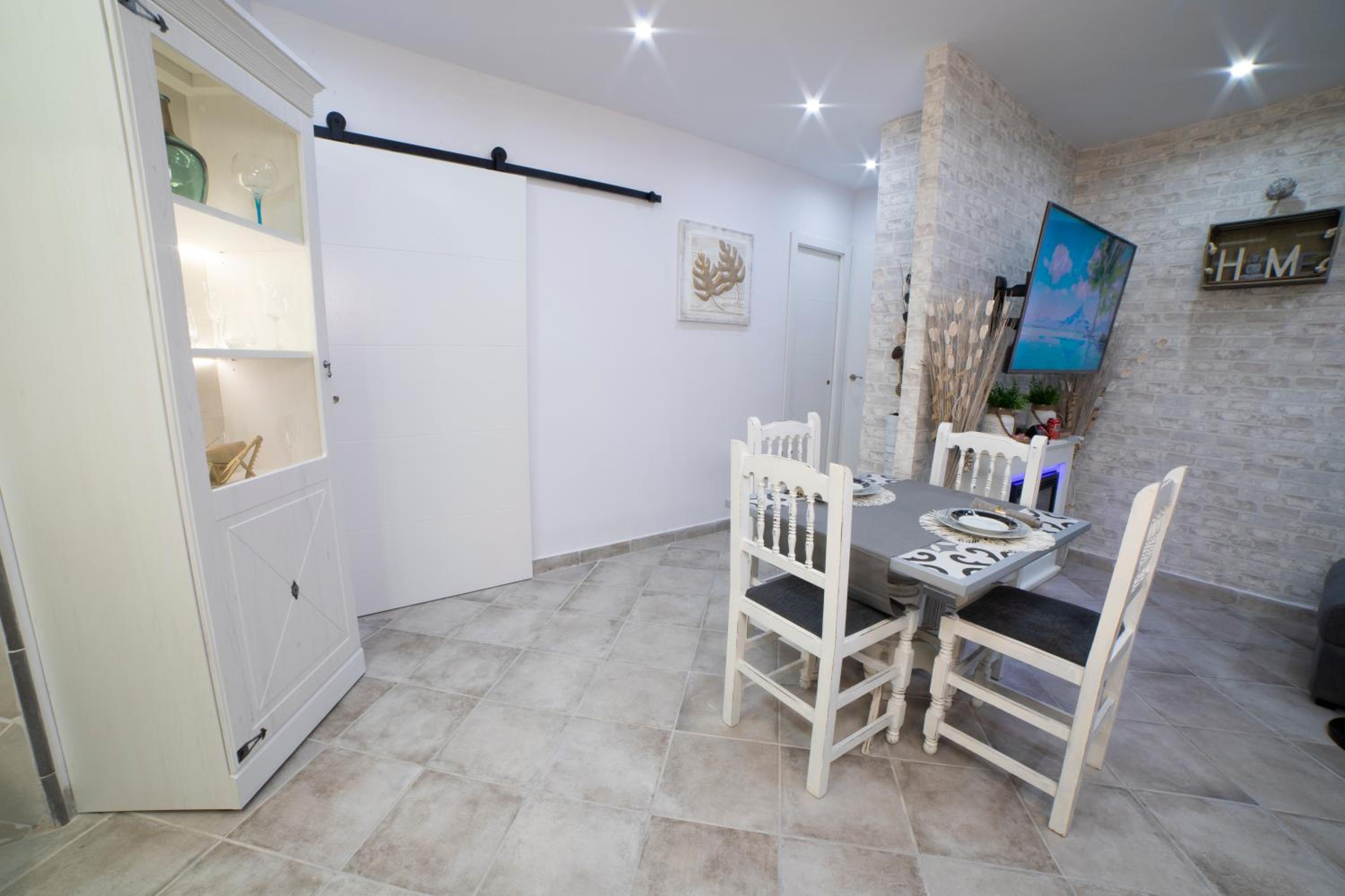 Deluxe Suite with Spa Bath - Photo 18