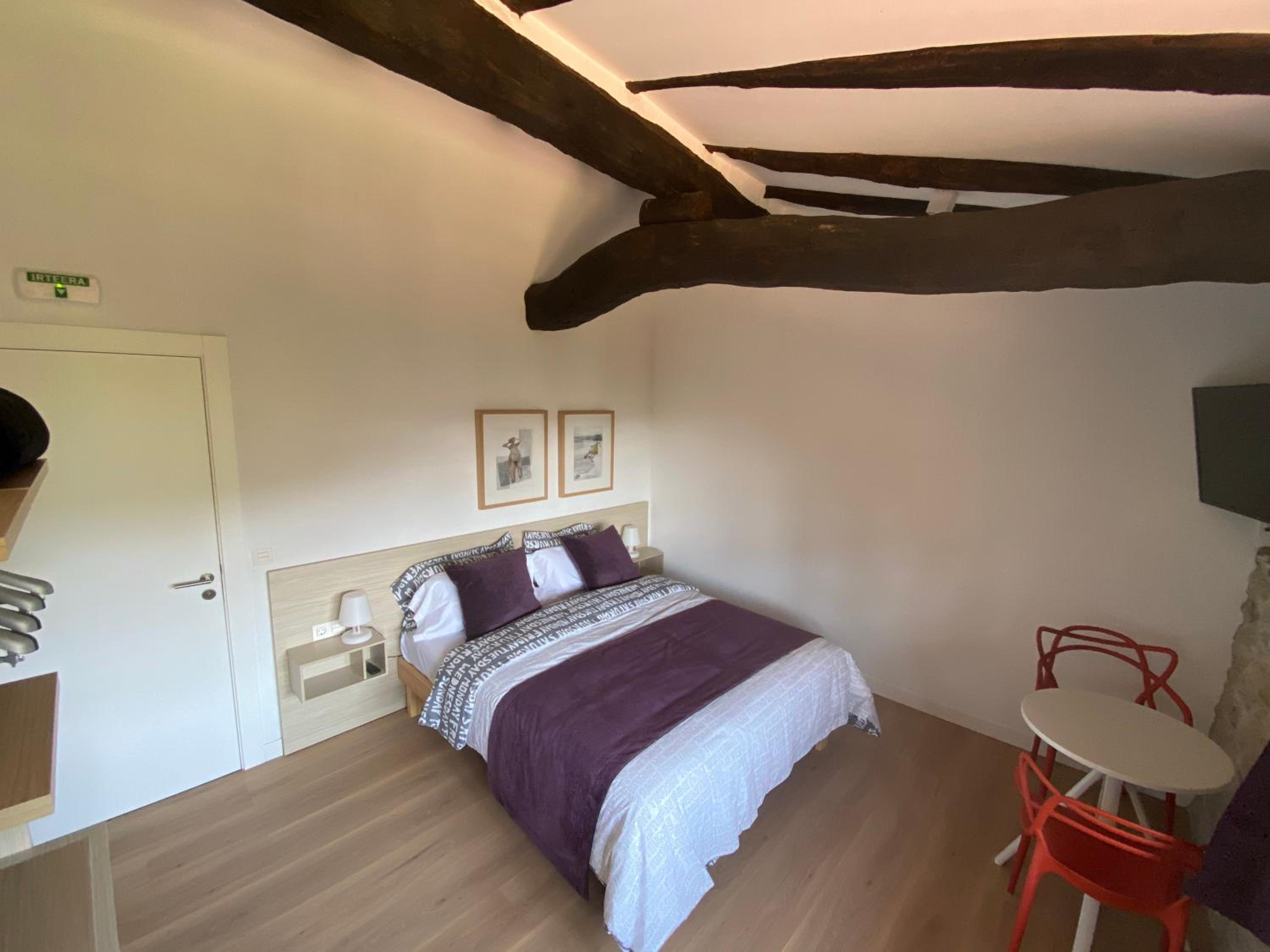 Queen Room photo 2