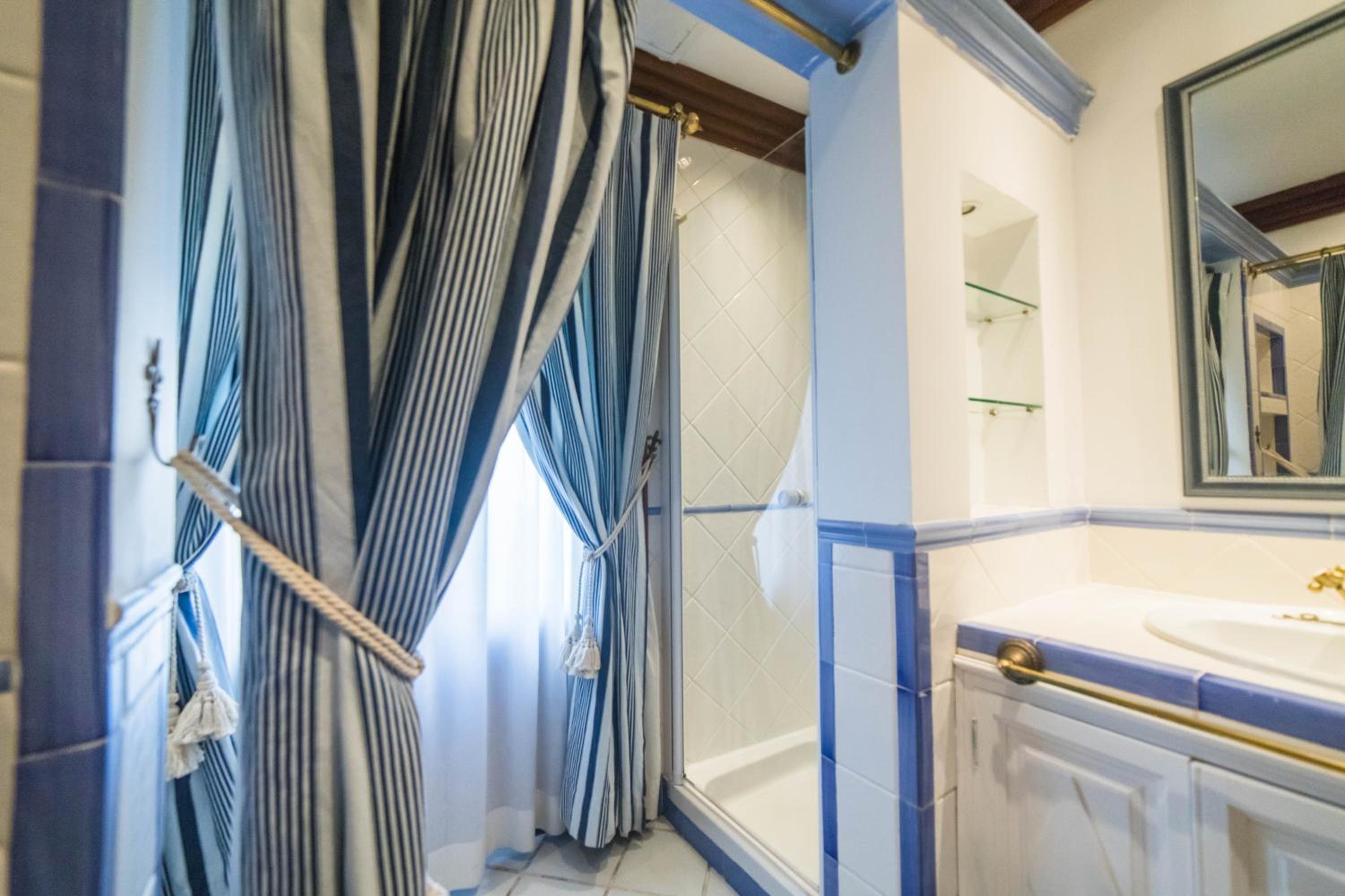 Three-Bedroom Apartment - Photo 4