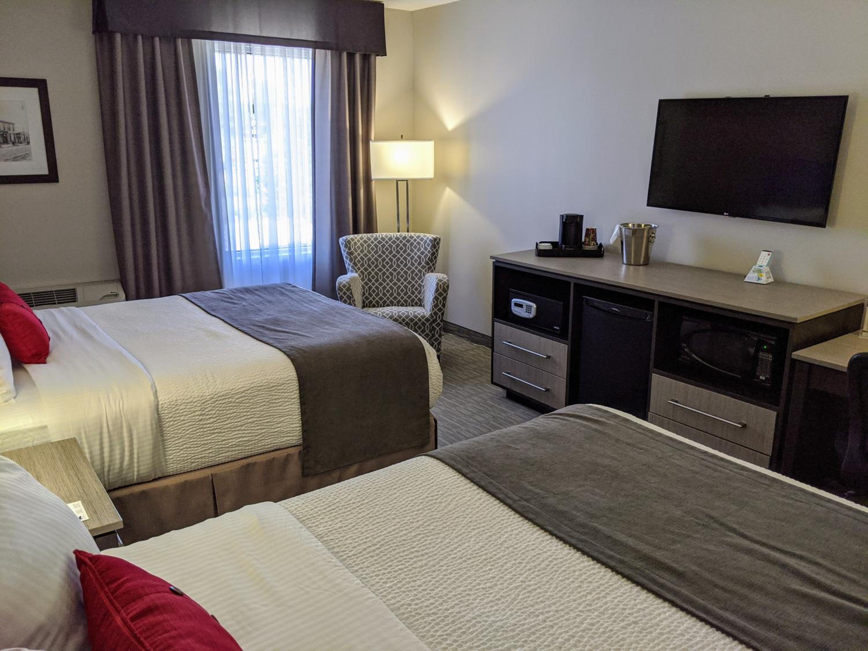 Queen Room with Two Queen Beds - Non-Smoking - Photo 4