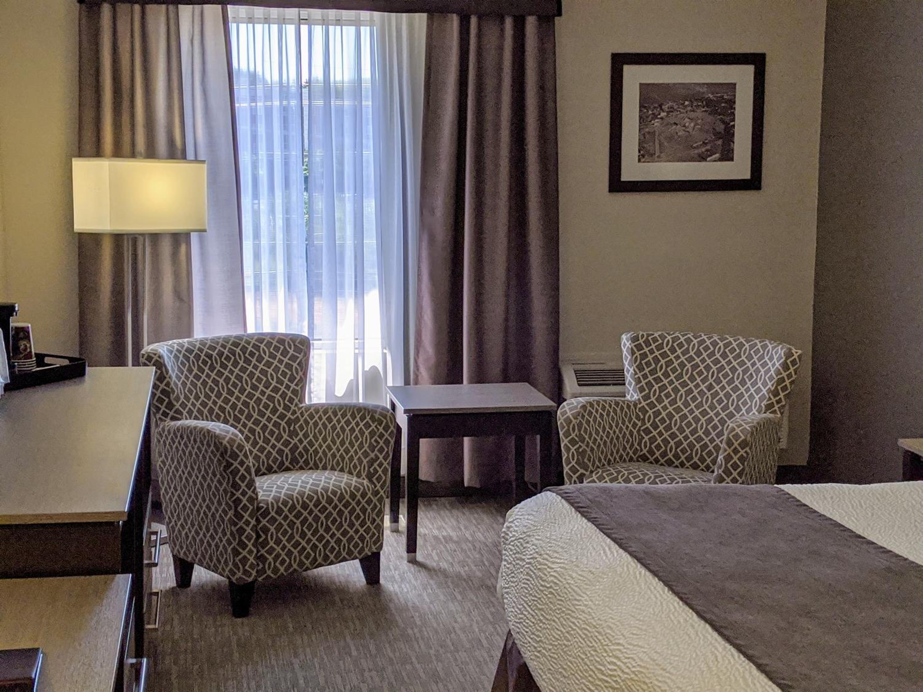 King Room - Non-Smoking - Photo 2