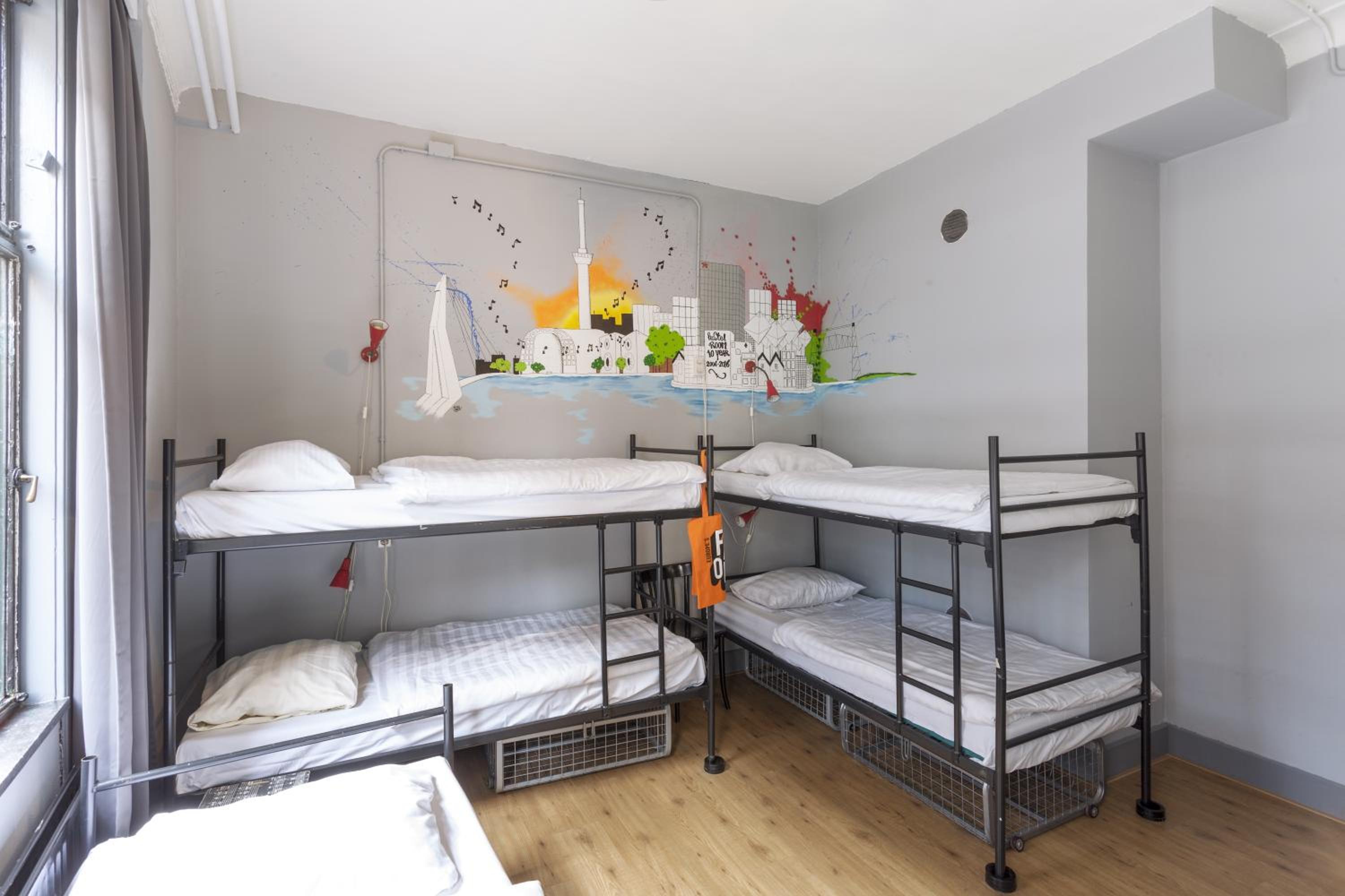 Single Bed in 6-Bed Dormitory Room Shared Bathroom photo 2
