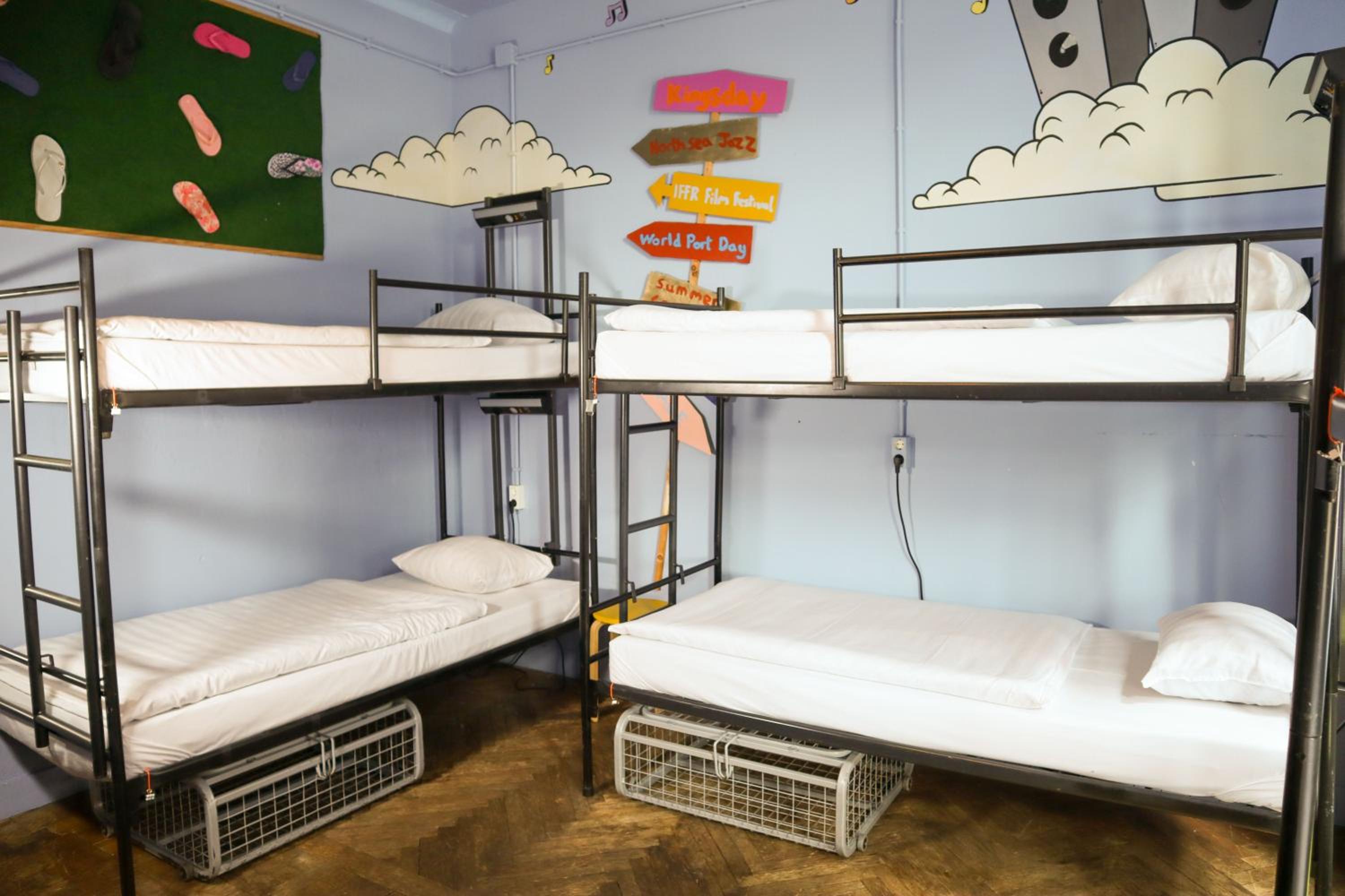 Bed in 6-Bed Female Dormitory Room photo 1