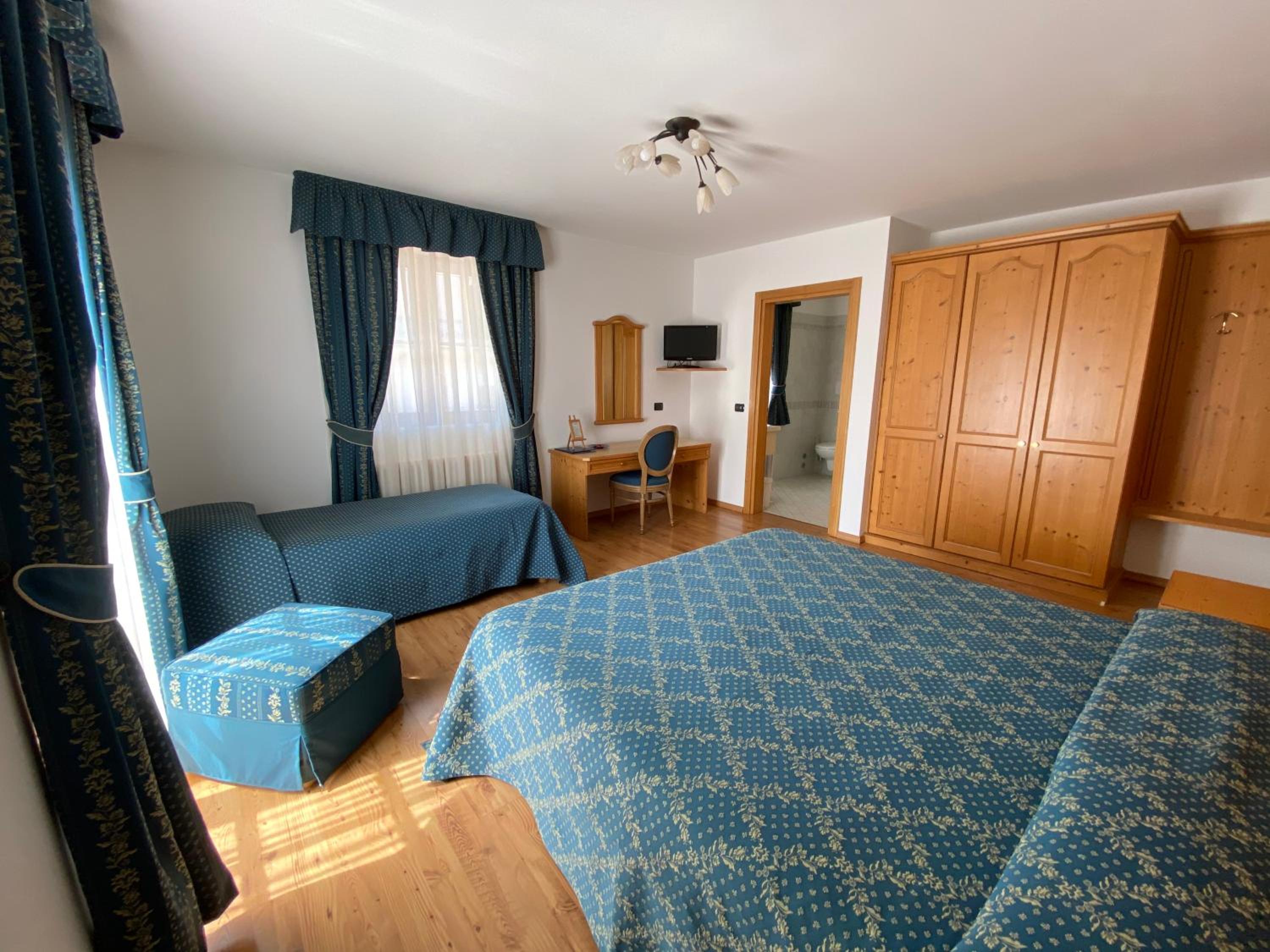 Double Room with Balcony (3 Adults) photo 1