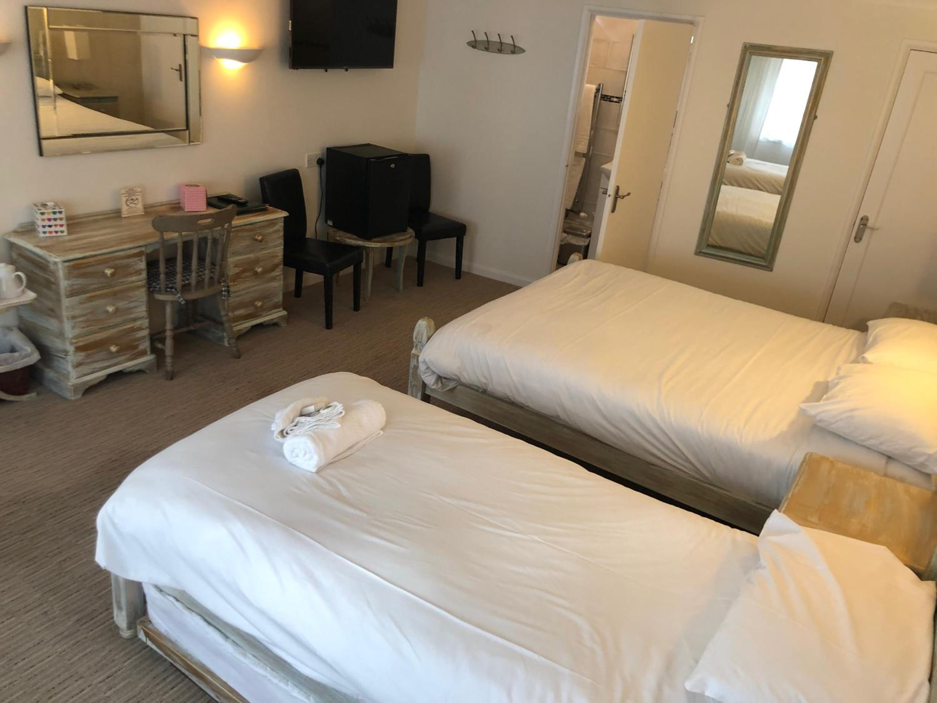 Quadruple Room - Photo 7