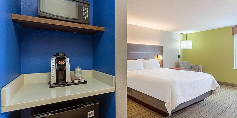 Standard King Room - Photo 1