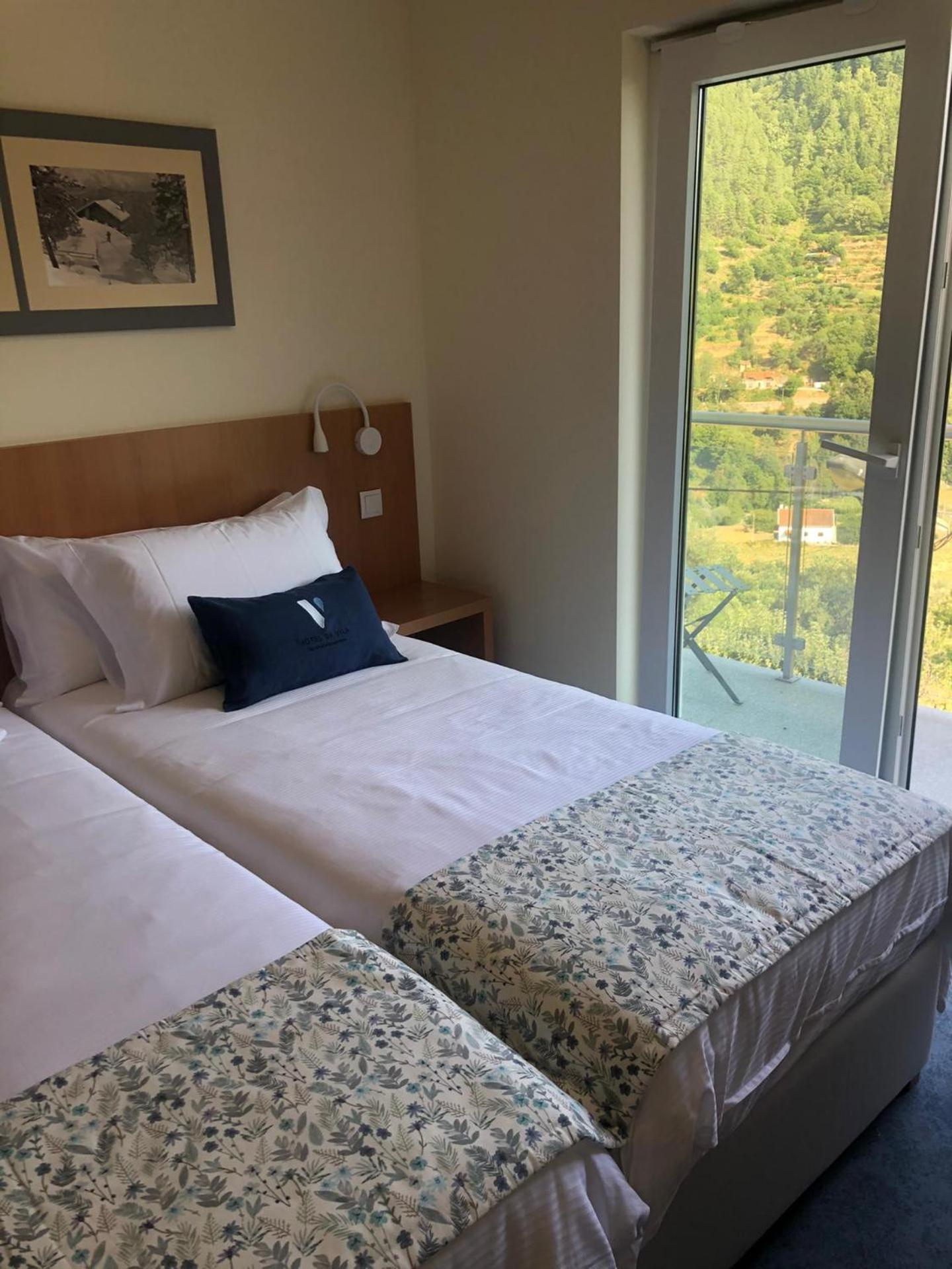 Zimmer mit Balkon