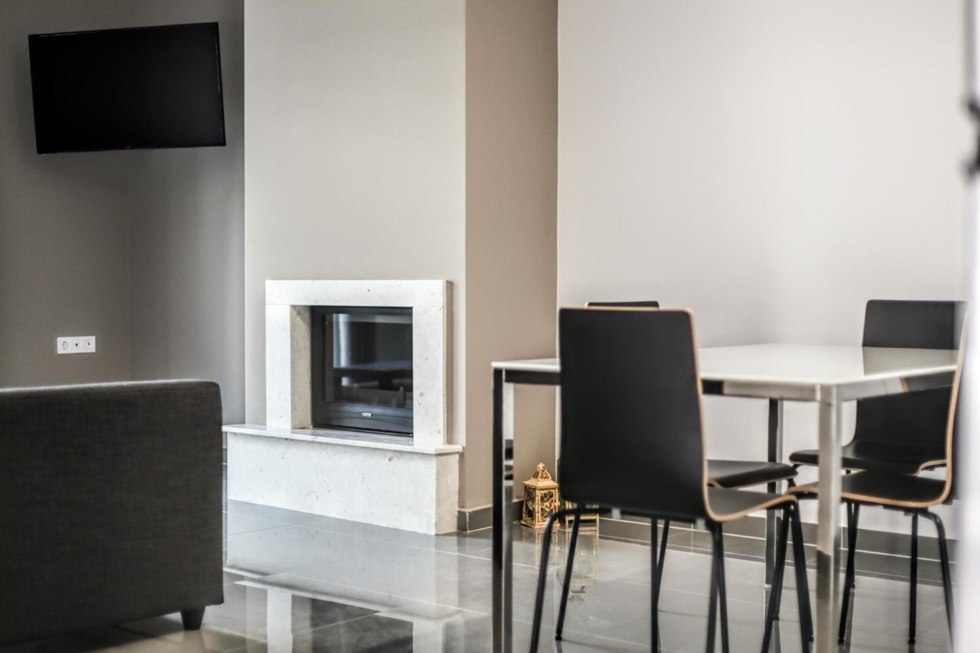 Two-Bedroom Apartment - Photo 32
