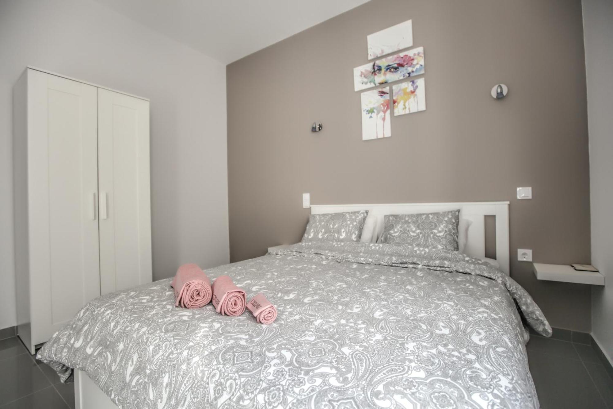Two-Bedroom Apartment - Photo 23