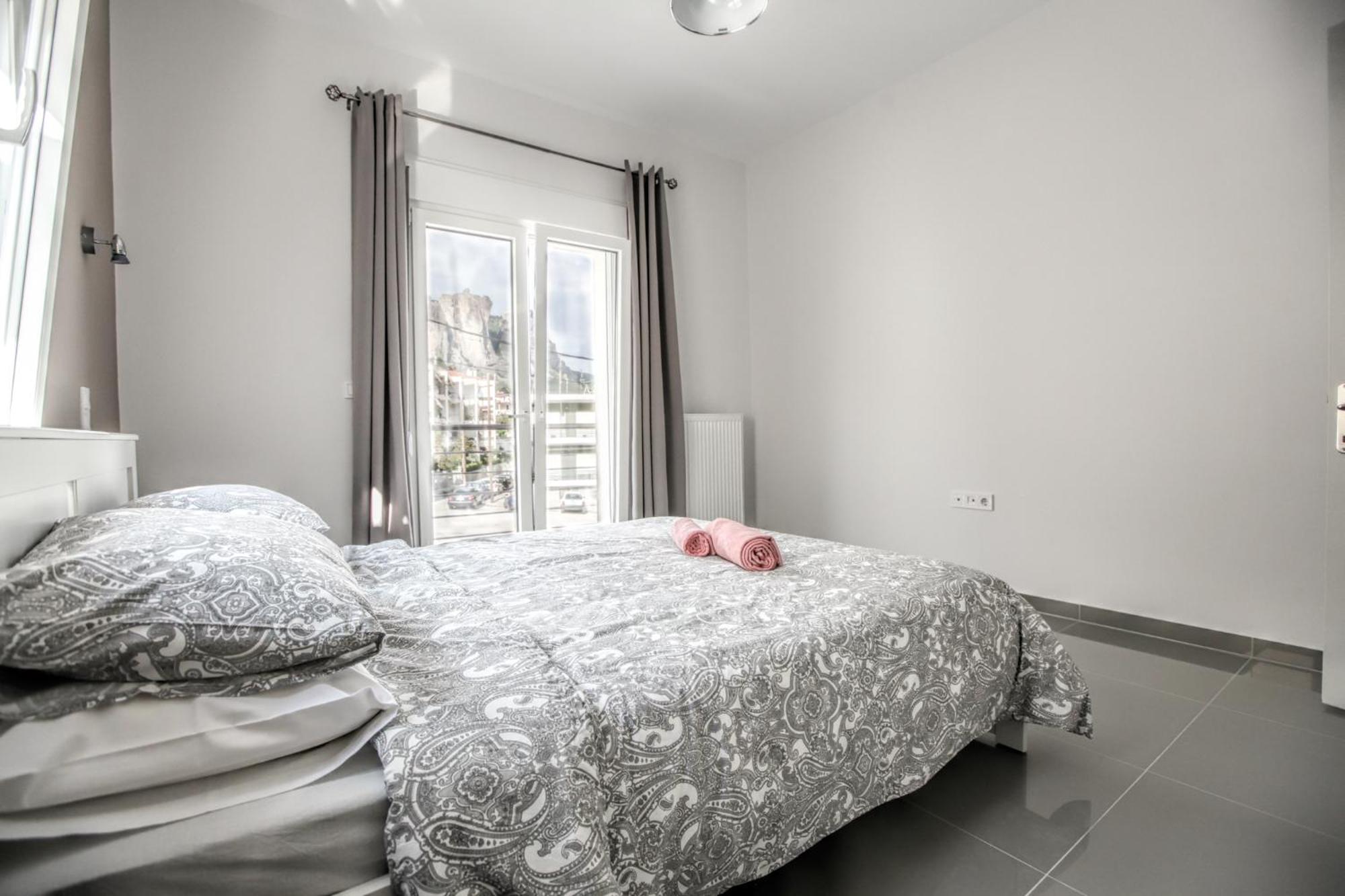 Two-Bedroom Apartment - Photo 29