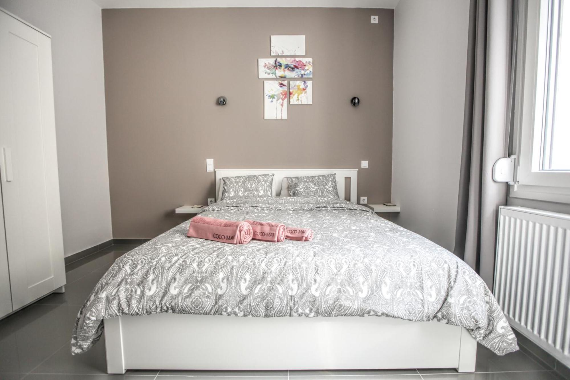 Two-Bedroom Apartment - Photo 11