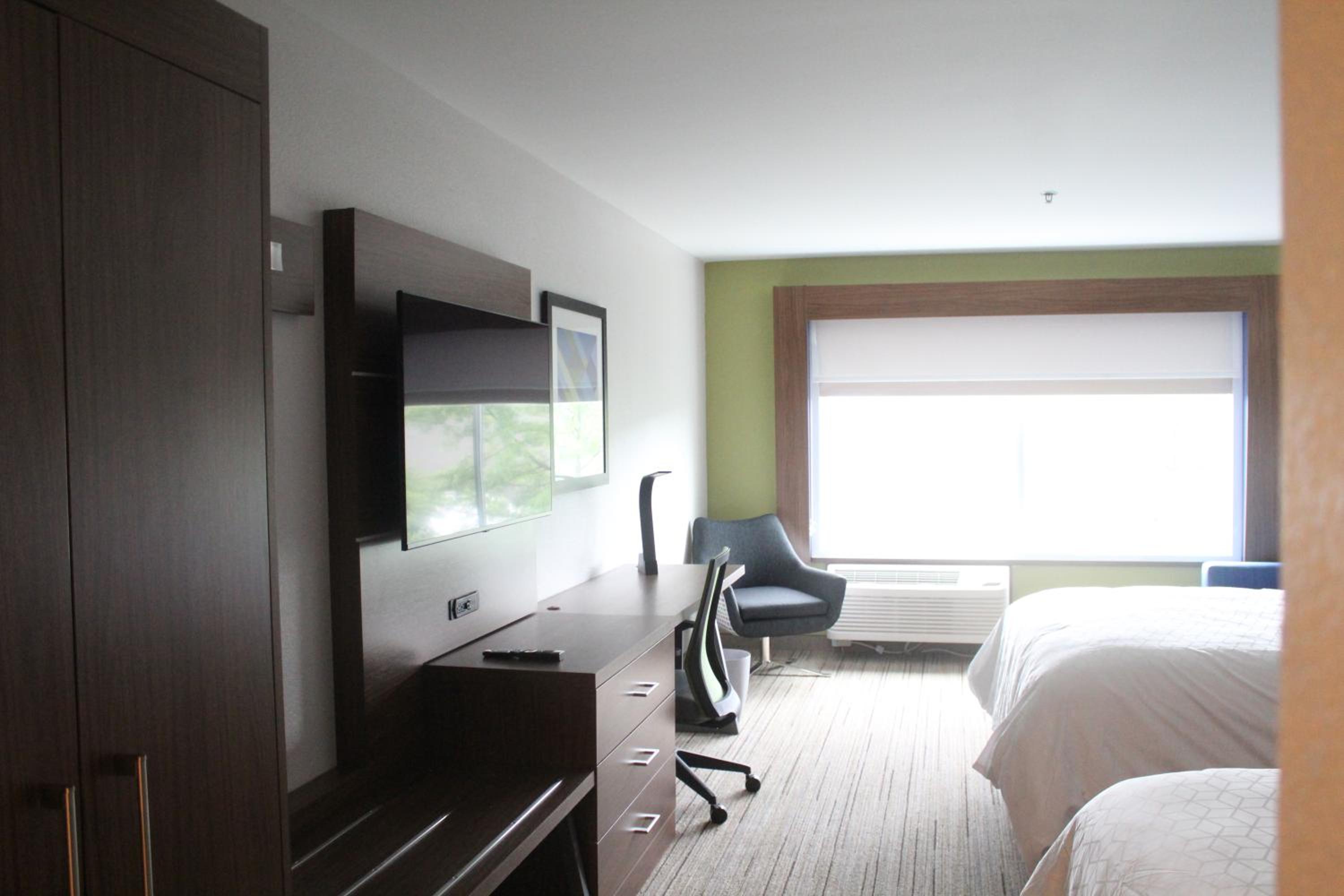 Standard Queen Room with Two Queen Beds - Hearing Accessible - Photo 1