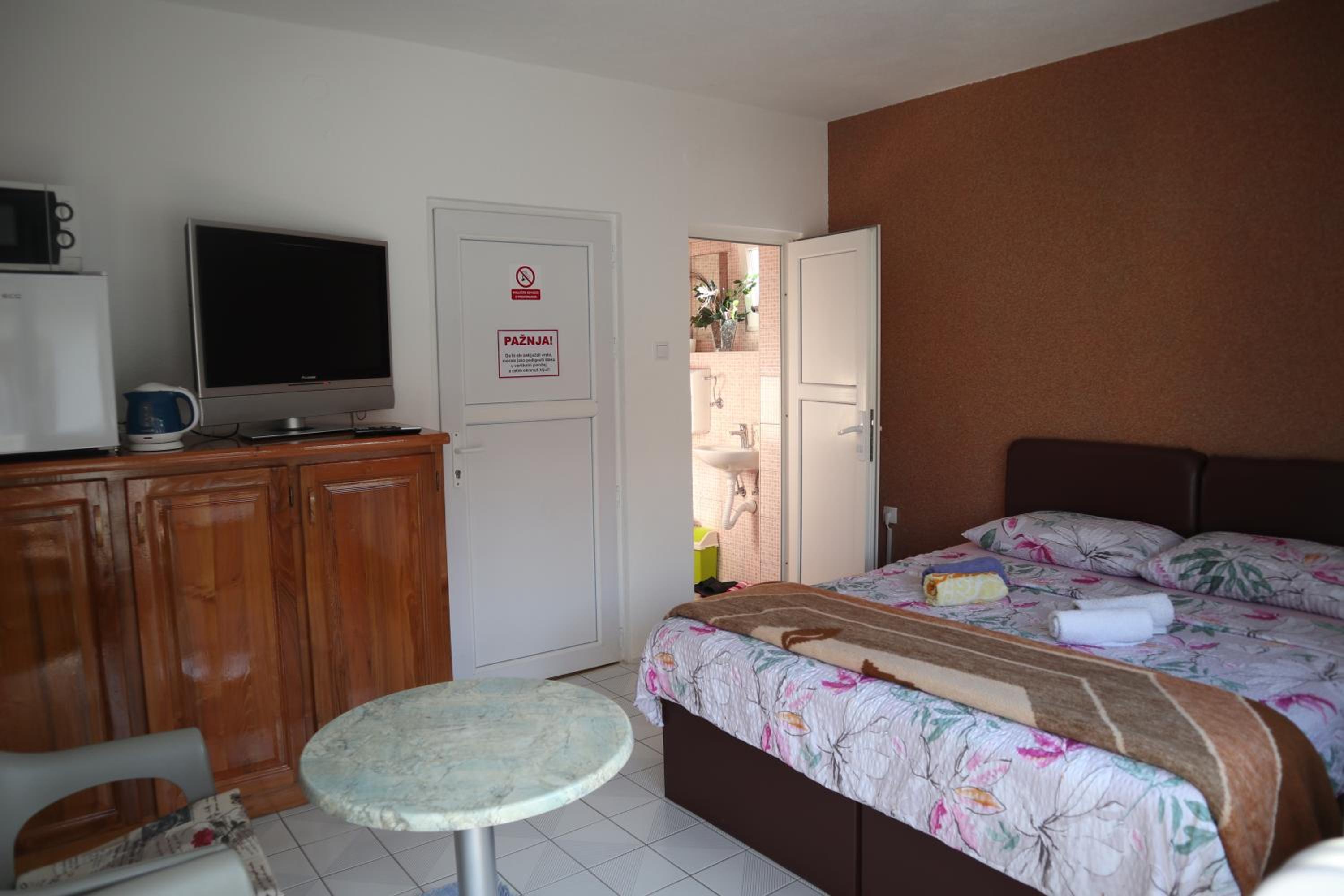 Double Room with Private Bathroom photo 2