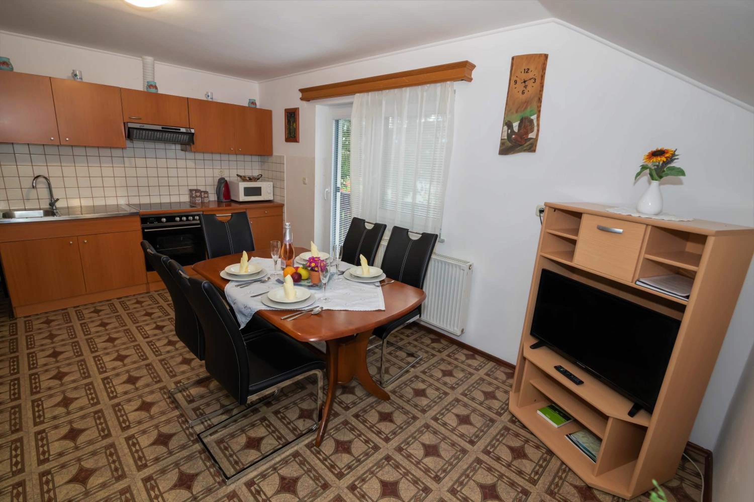 Apartment with Balcony photo 2