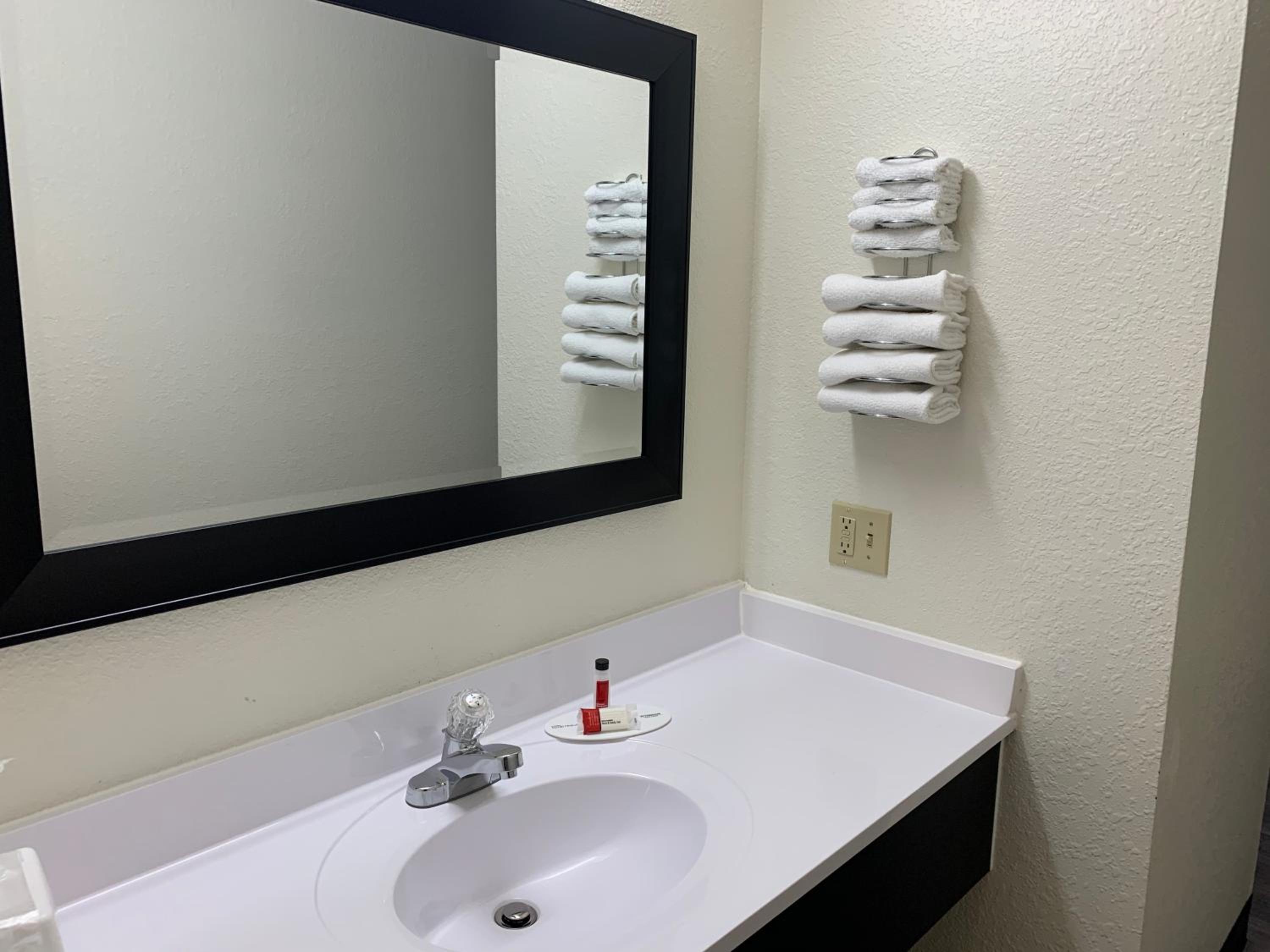 King Studio Suite - Non-Smoking - Photo 5
